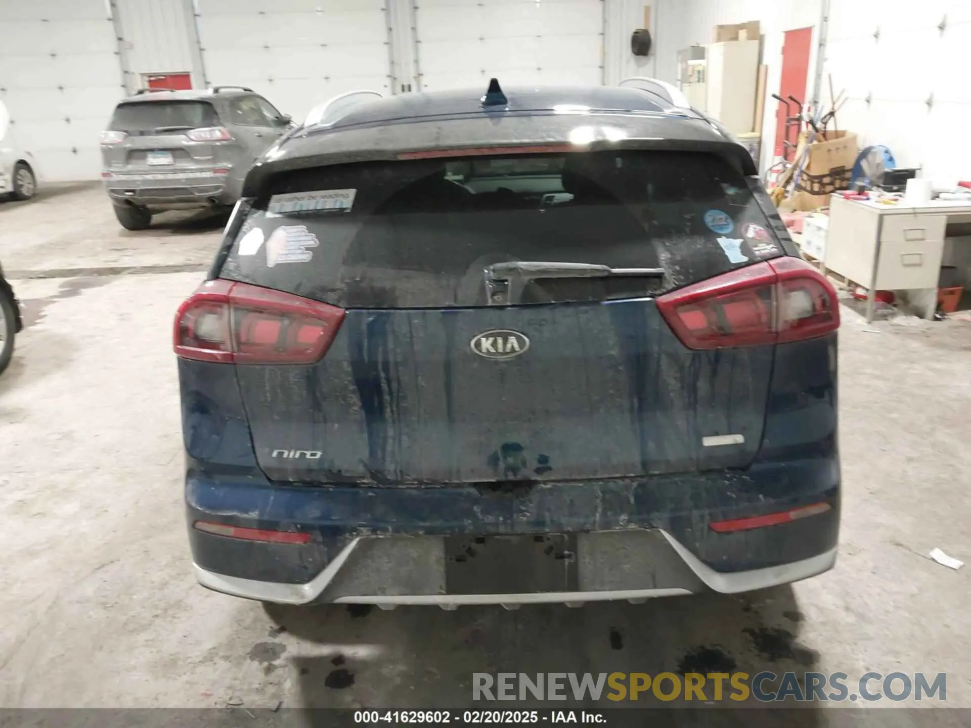 15 Photograph of a damaged car KNDCB3LC2K5250165 KIA NIRO 2019