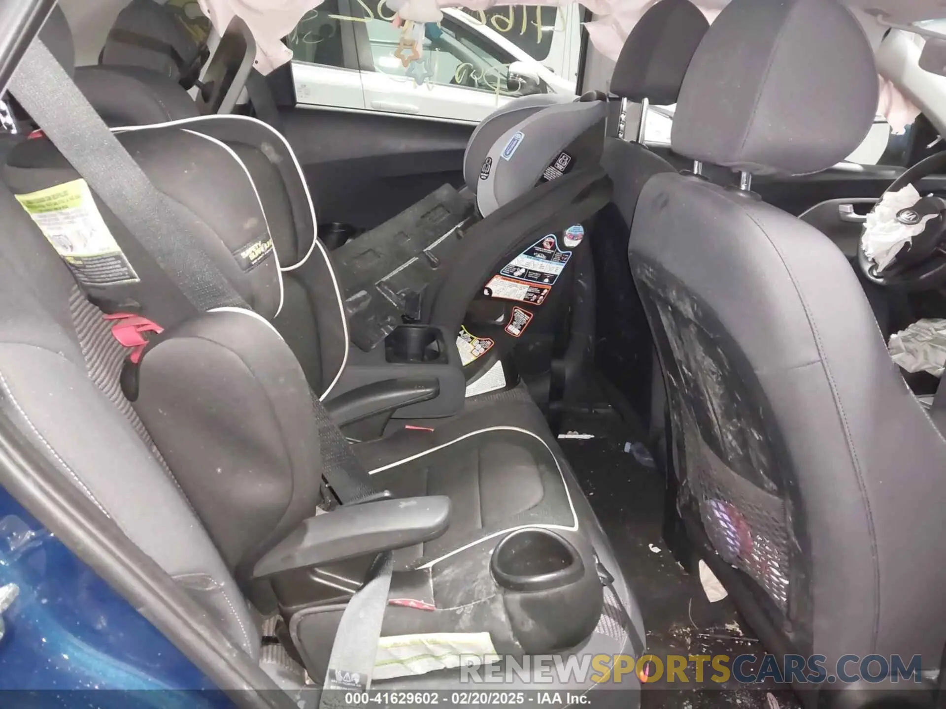 8 Photograph of a damaged car KNDCB3LC2K5250165 KIA NIRO 2019