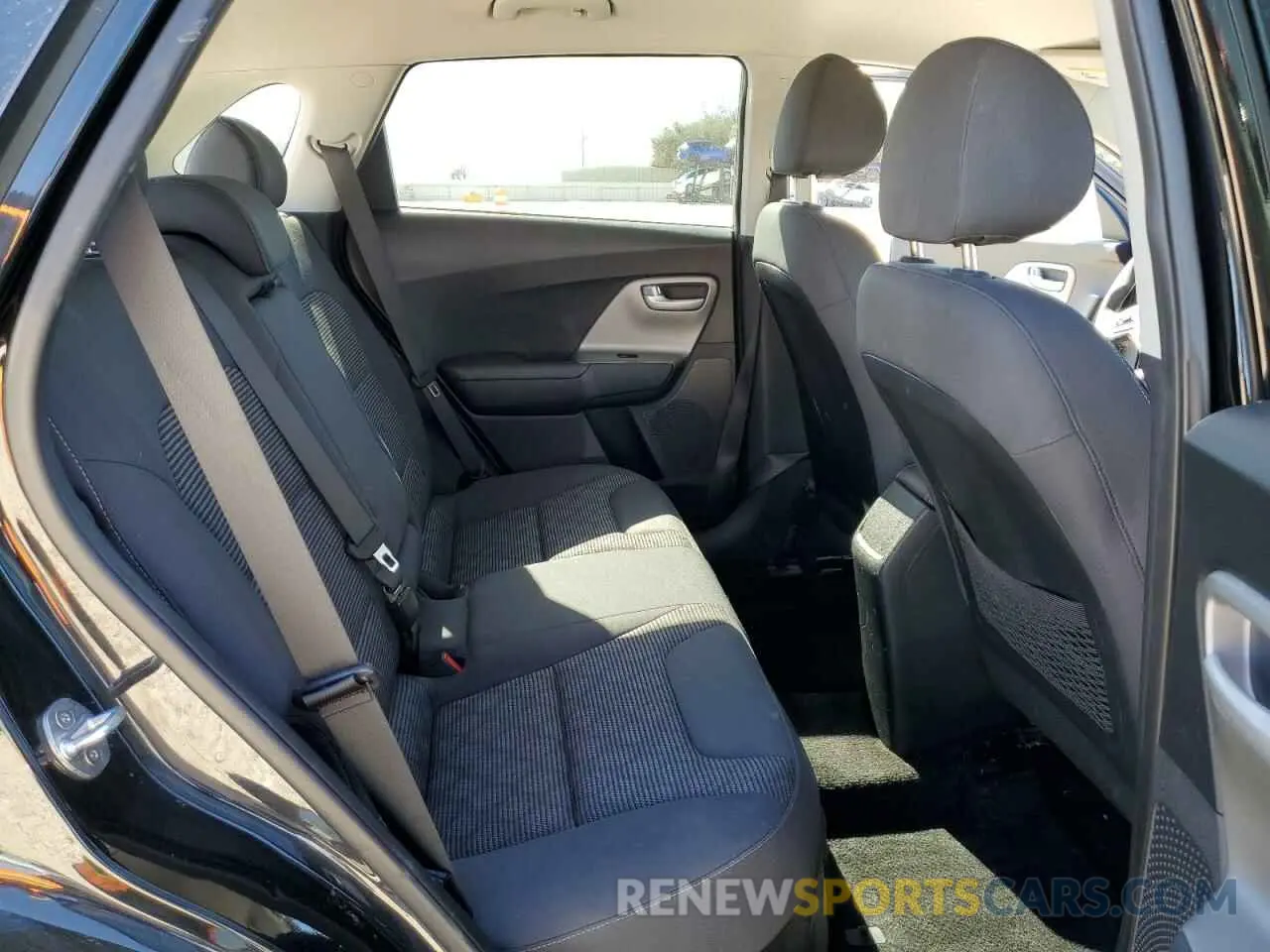 11 Photograph of a damaged car KNDCB3LC3K5240941 KIA NIRO 2019