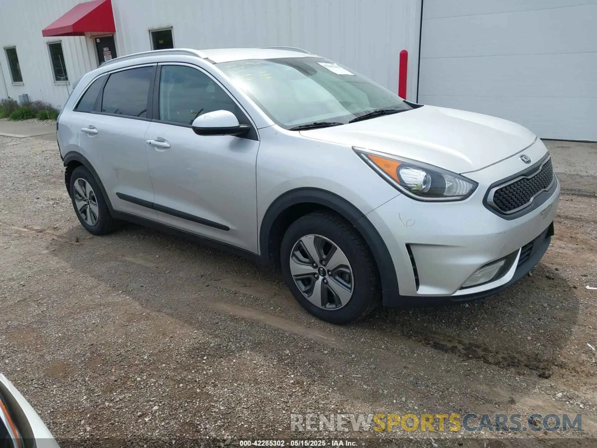 1 Photograph of a damaged car KNDCB3LC3K5282557 KIA NIRO 2019