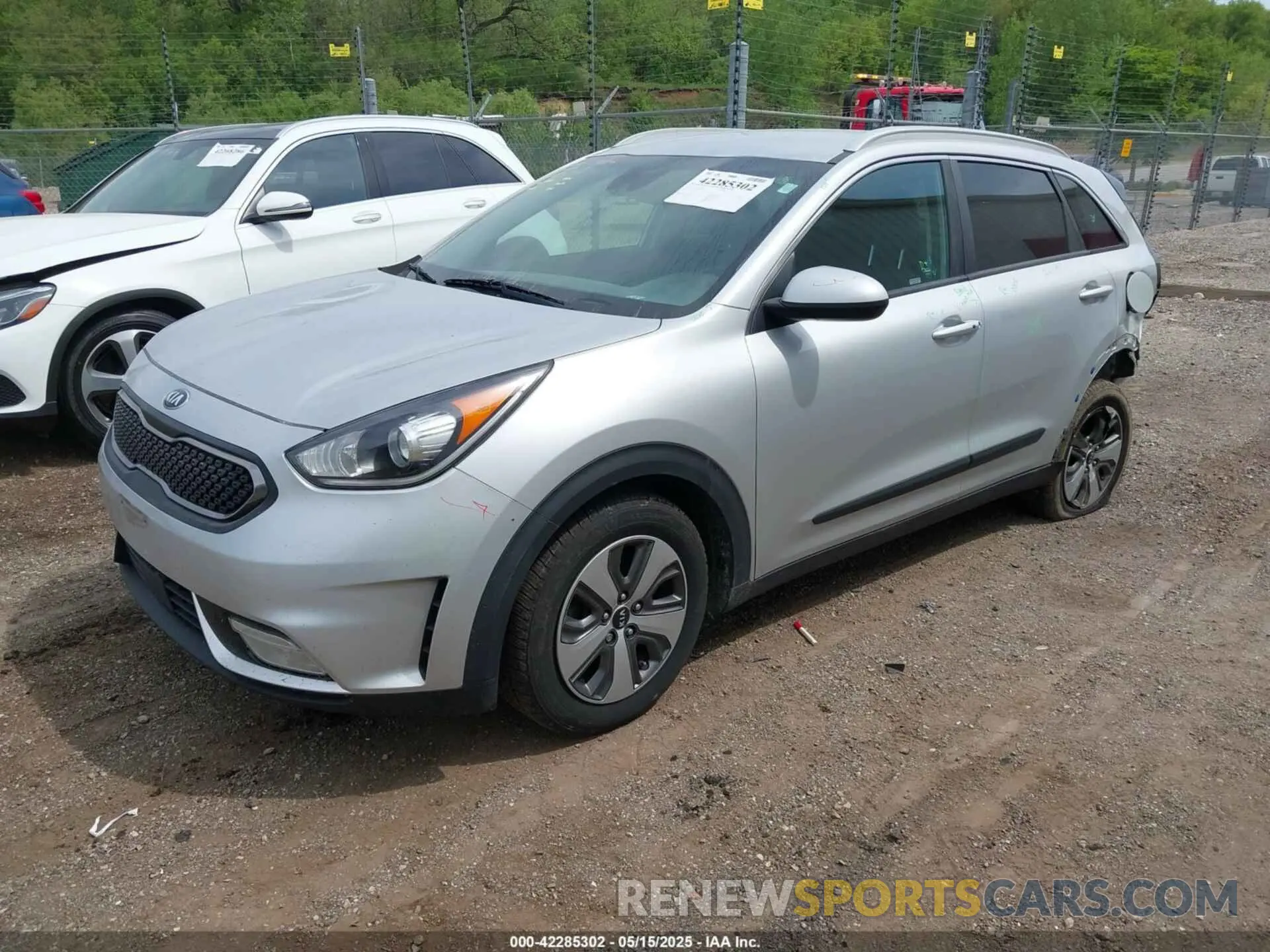 2 Photograph of a damaged car KNDCB3LC3K5282557 KIA NIRO 2019