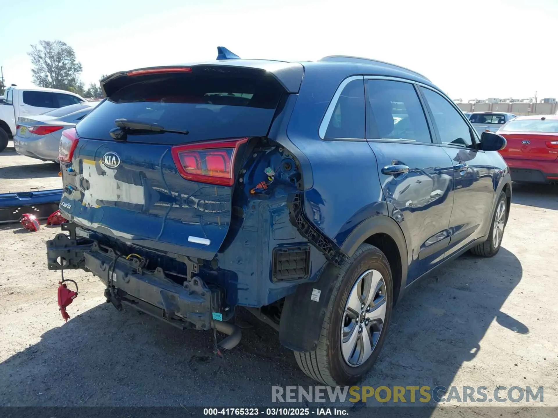 4 Photograph of a damaged car KNDCB3LC3K5322605 KIA NIRO 2019
