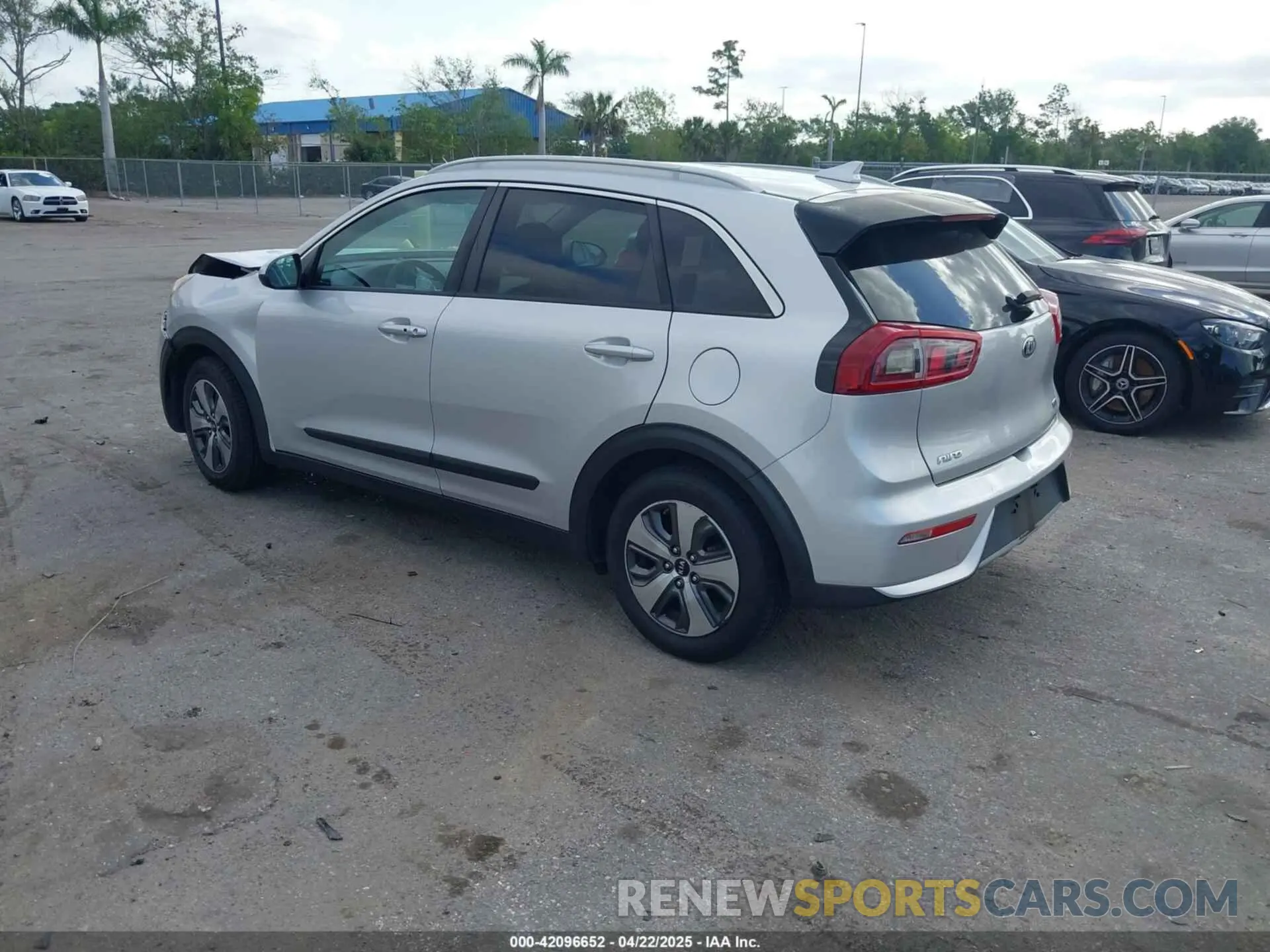 3 Photograph of a damaged car KNDCB3LC7K5231434 KIA NIRO 2019