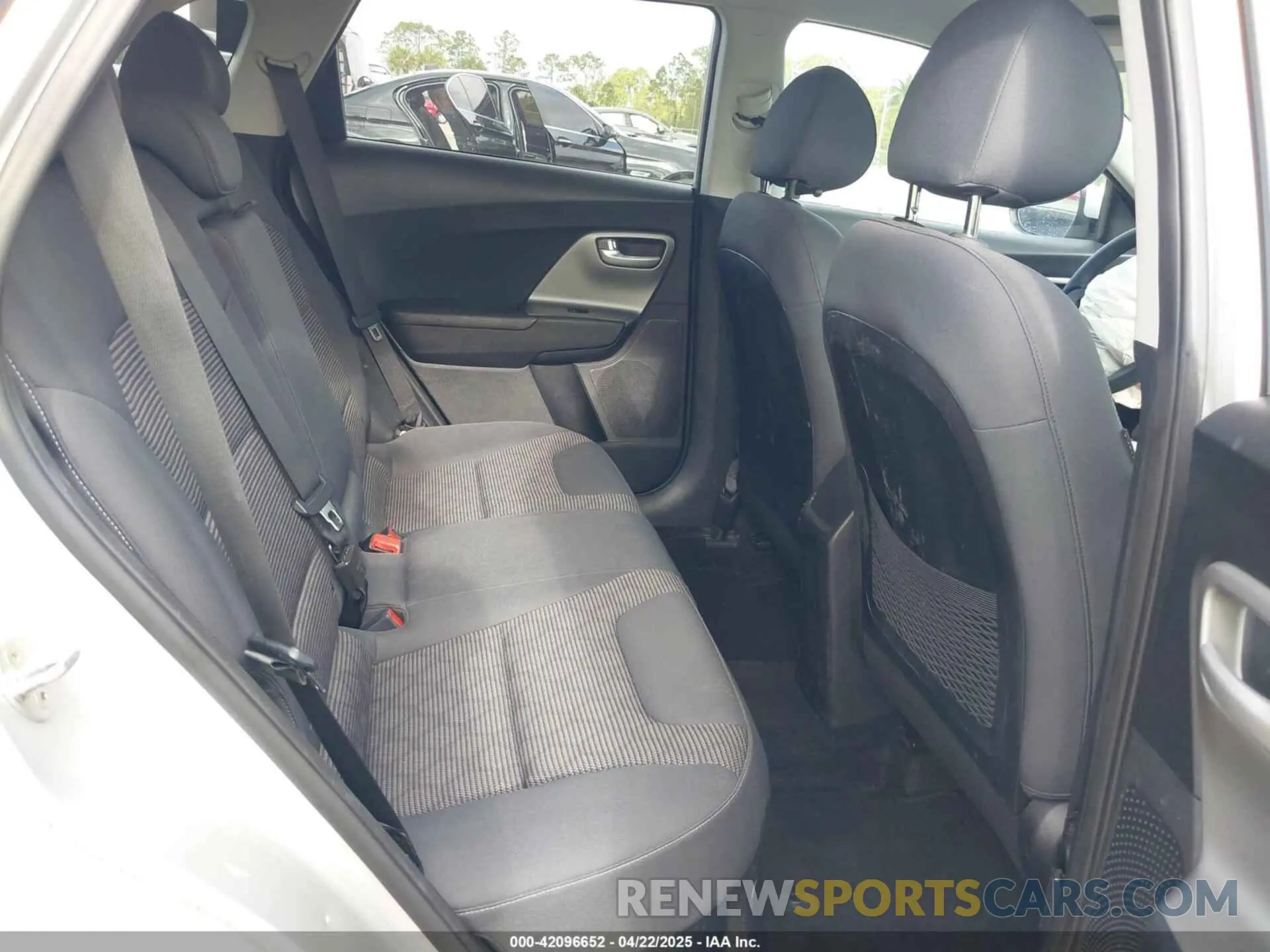 8 Photograph of a damaged car KNDCB3LC7K5231434 KIA NIRO 2019