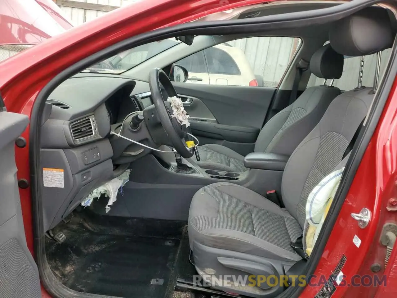 7 Photograph of a damaged car KNDCB3LC7K5243082 KIA NIRO 2019