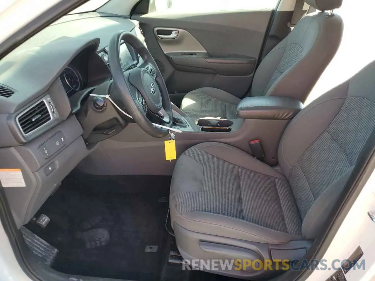 7 Photograph of a damaged car KNDCB3LC7K5264417 KIA NIRO 2019