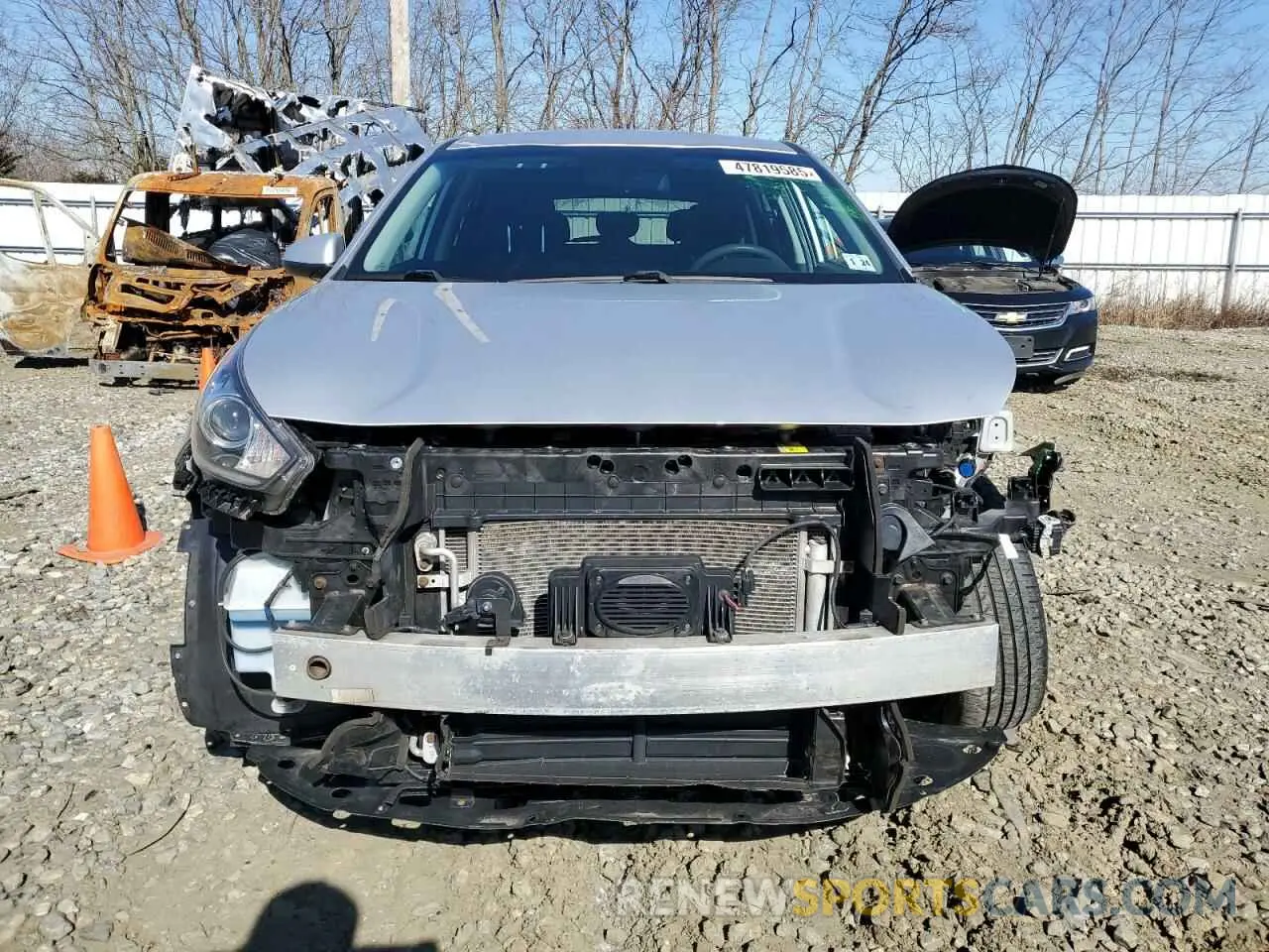 5 Photograph of a damaged car KNDCB3LC8K5220975 KIA NIRO 2019