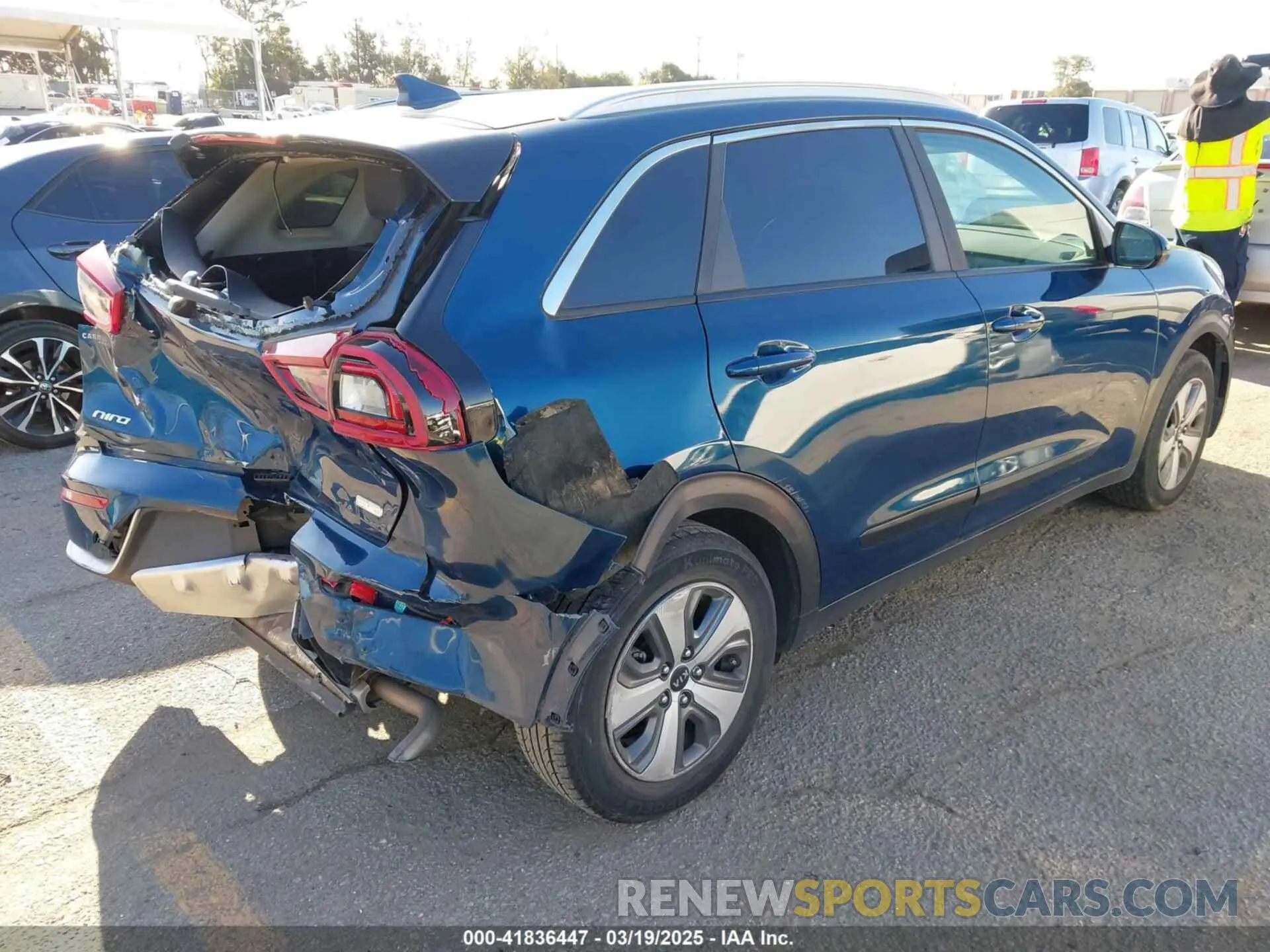 4 Photograph of a damaged car KNDCB3LC8K5336726 KIA NIRO 2019