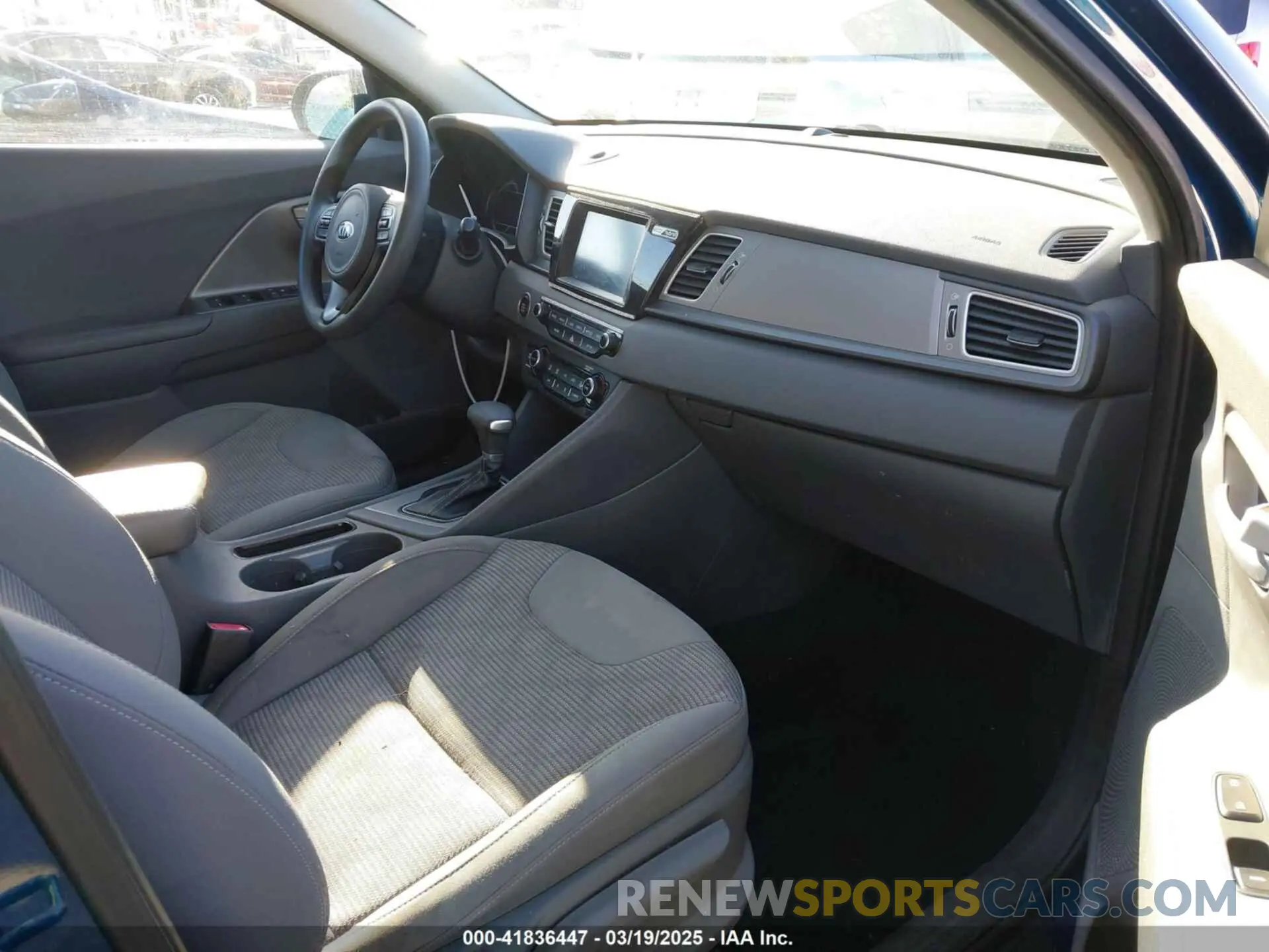 5 Photograph of a damaged car KNDCB3LC8K5336726 KIA NIRO 2019