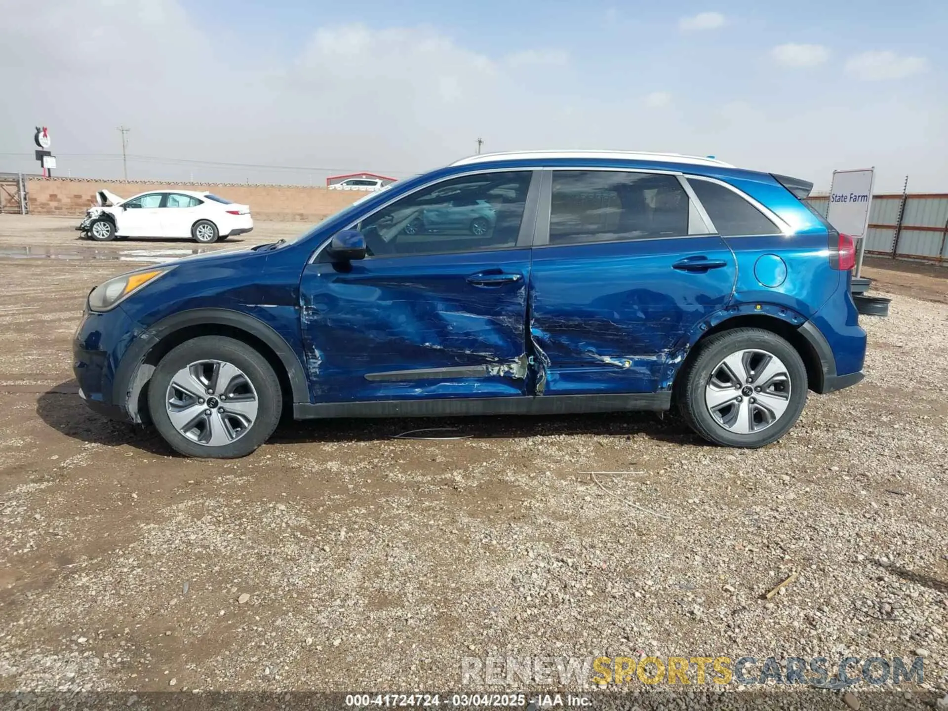 12 Photograph of a damaged car KNDCB3LCXK5248552 KIA NIRO 2019
