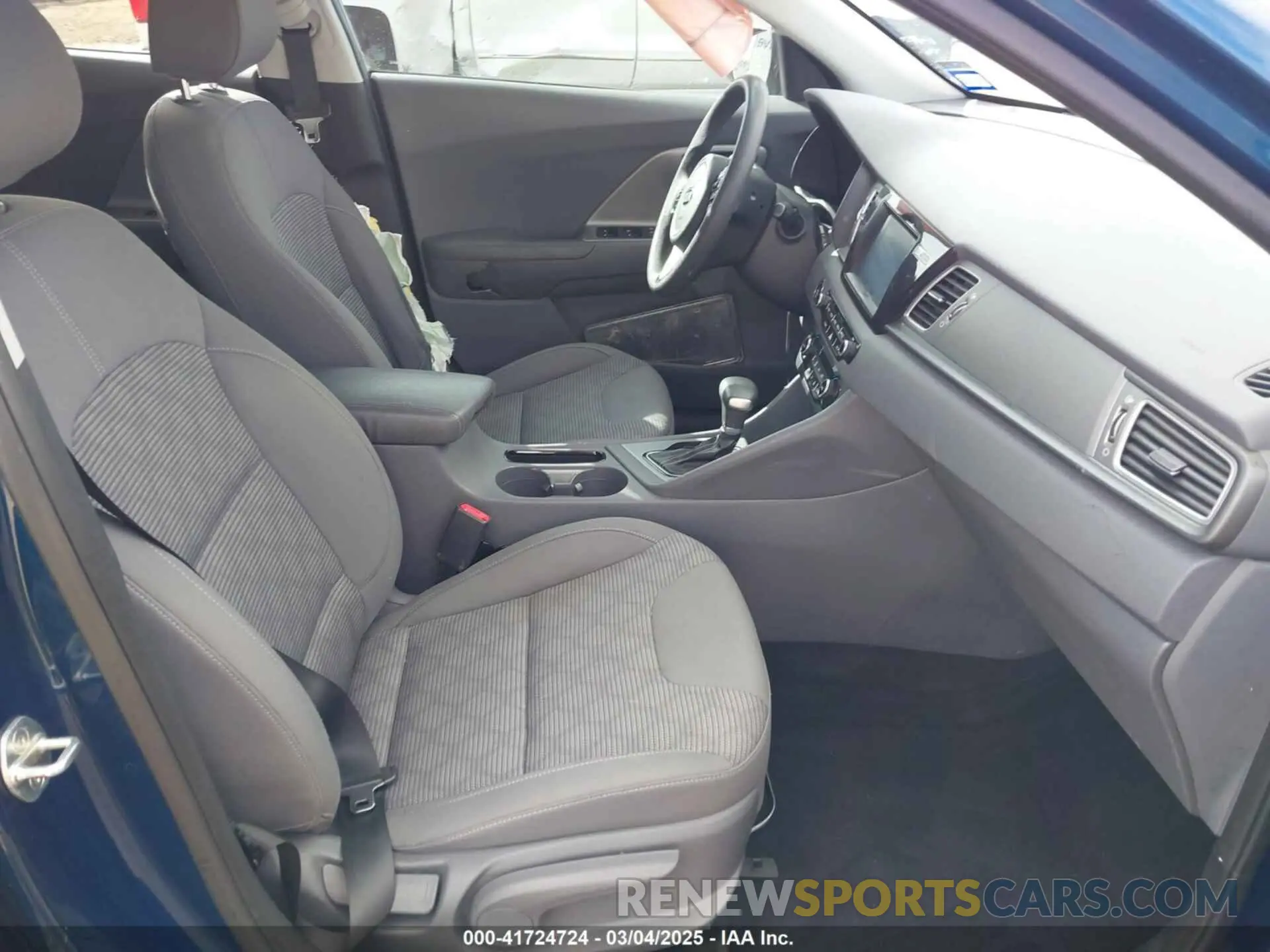 4 Photograph of a damaged car KNDCB3LCXK5248552 KIA NIRO 2019