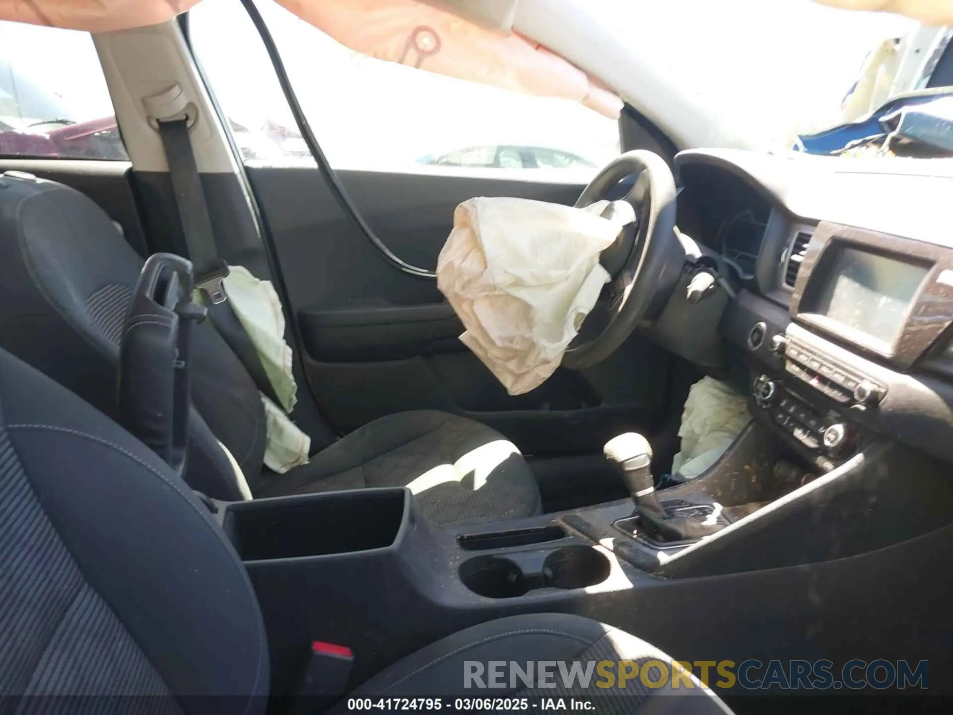 5 Фотография поврежденного автомобиля KNDCB3LCXK5257171 KIA NIRO 2019