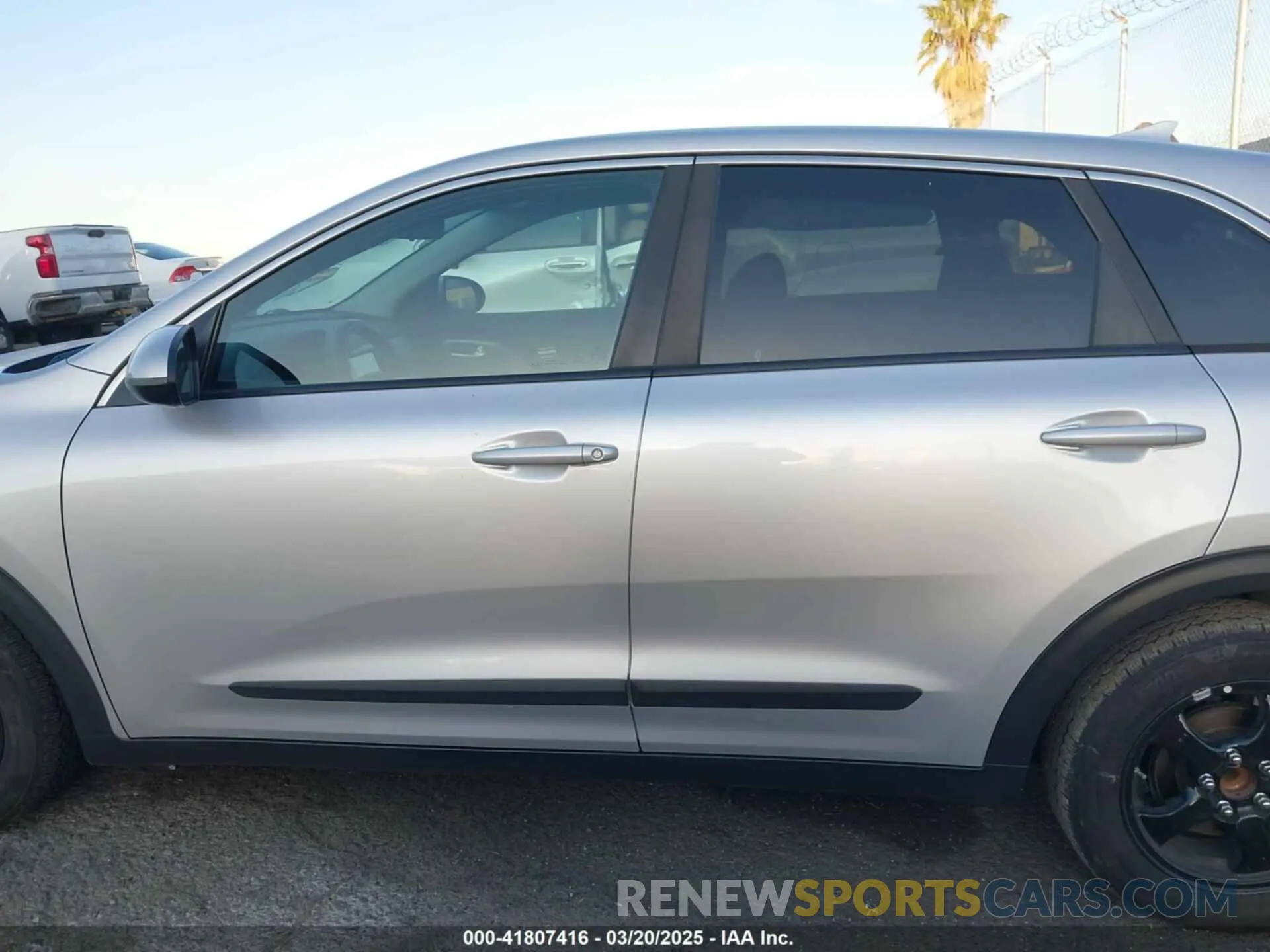 15 Photograph of a damaged car KNDCB3LCXK5257624 KIA NIRO 2019