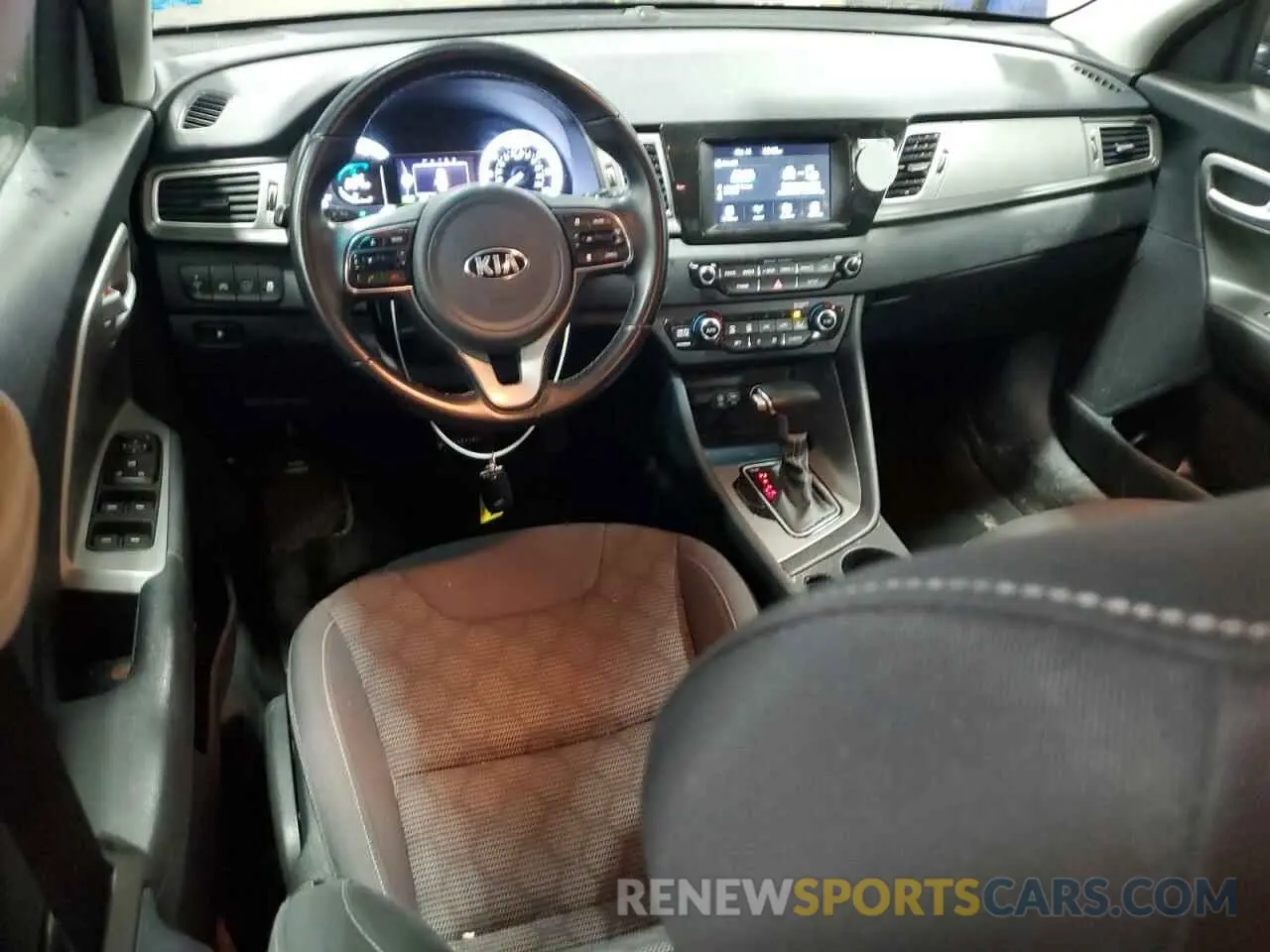 8 Photograph of a damaged car KNDCB3LCXK5264363 KIA NIRO 2019