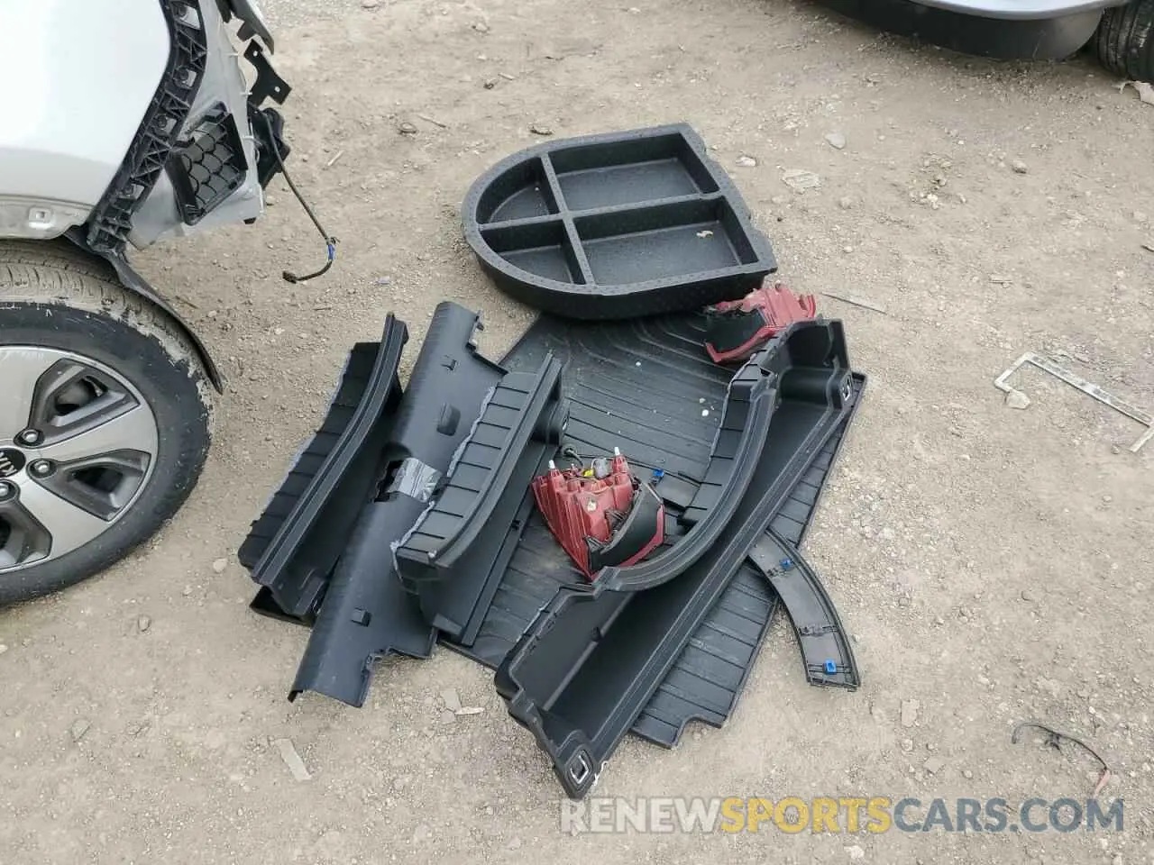 12 Photograph of a damaged car KNDCB3LCXK5351132 KIA NIRO 2019