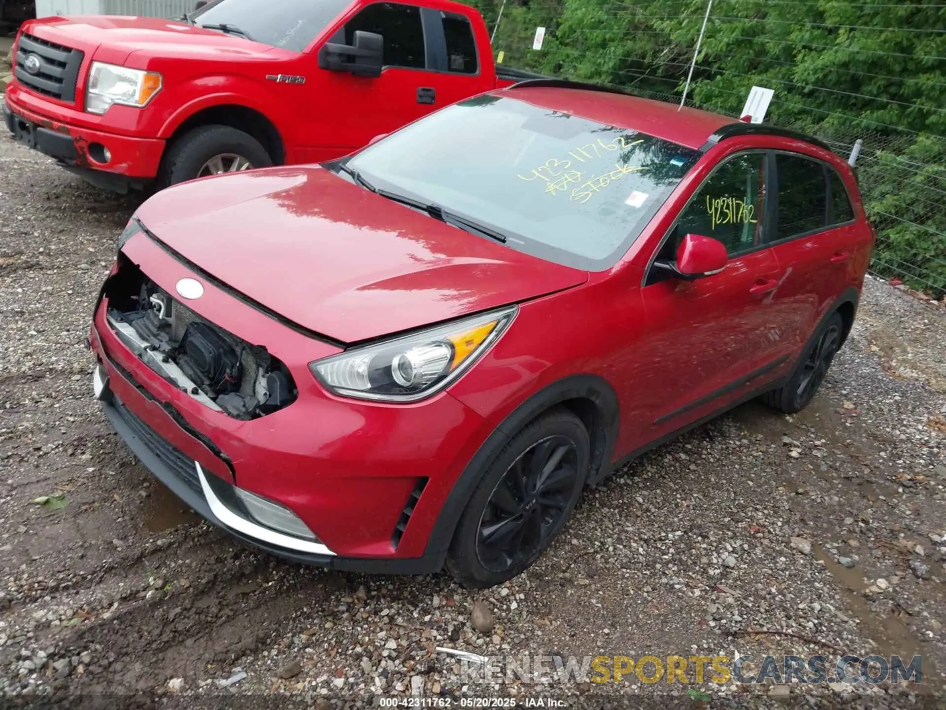 2 Photograph of a damaged car KNDCC3LC1K5262689 KIA NIRO 2019