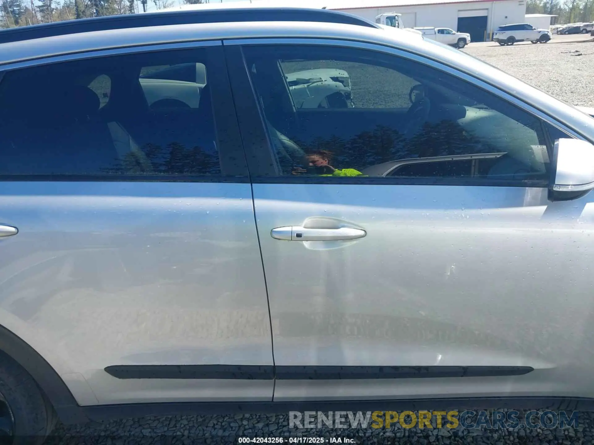 13 Photograph of a damaged car KNDCC3LC2K5248526 KIA NIRO 2019