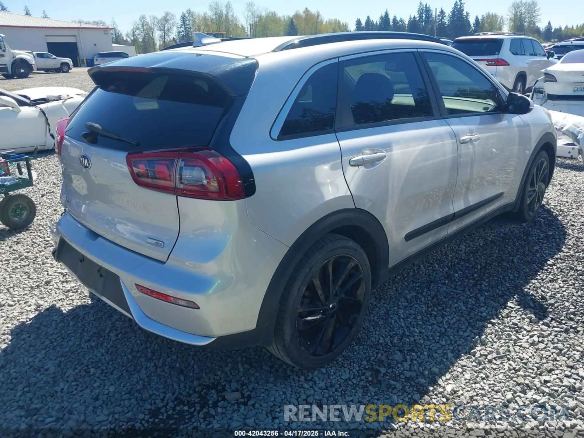 4 Photograph of a damaged car KNDCC3LC2K5248526 KIA NIRO 2019