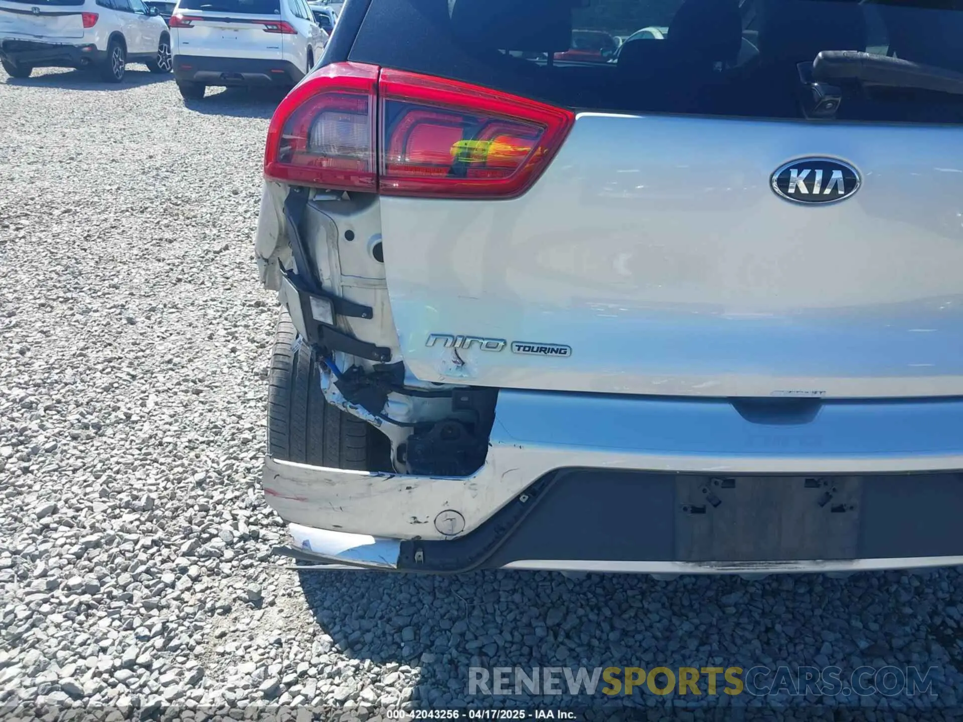6 Photograph of a damaged car KNDCC3LC2K5248526 KIA NIRO 2019