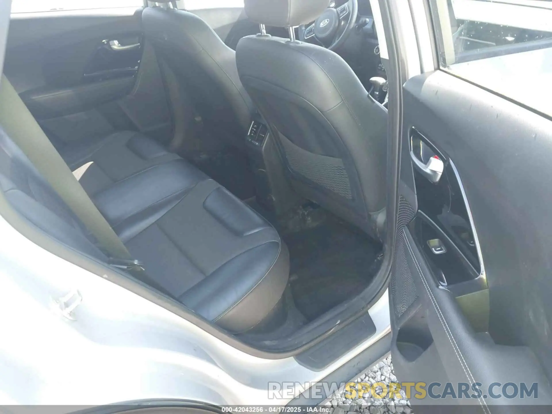 8 Photograph of a damaged car KNDCC3LC2K5248526 KIA NIRO 2019