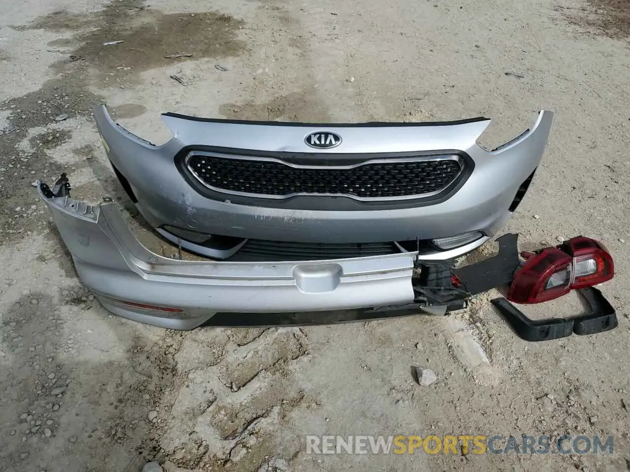13 Photograph of a damaged car KNDCC3LC5K5303986 KIA NIRO 2019