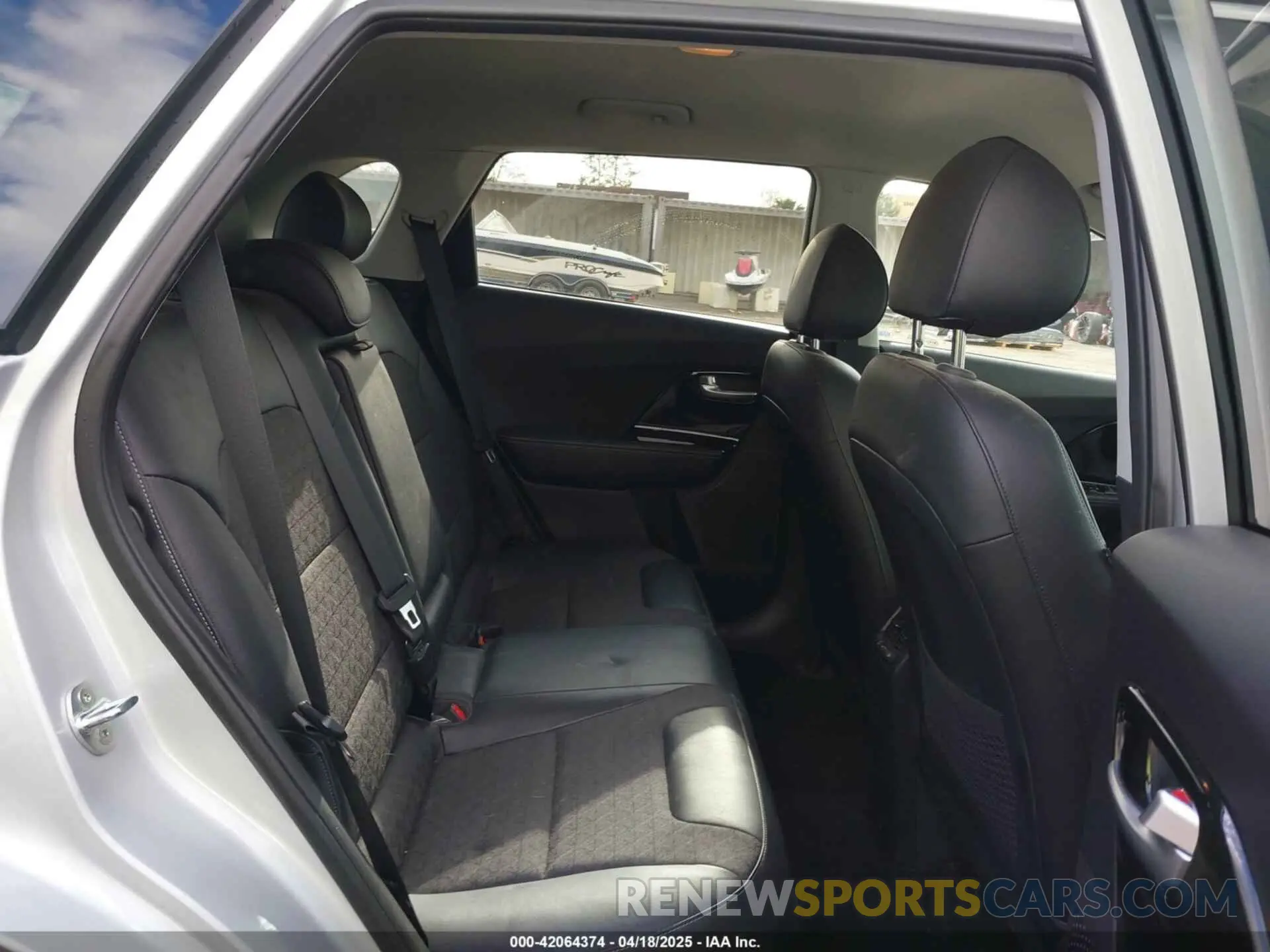 8 Photograph of a damaged car KNDCC3LC8K5351854 KIA NIRO 2019