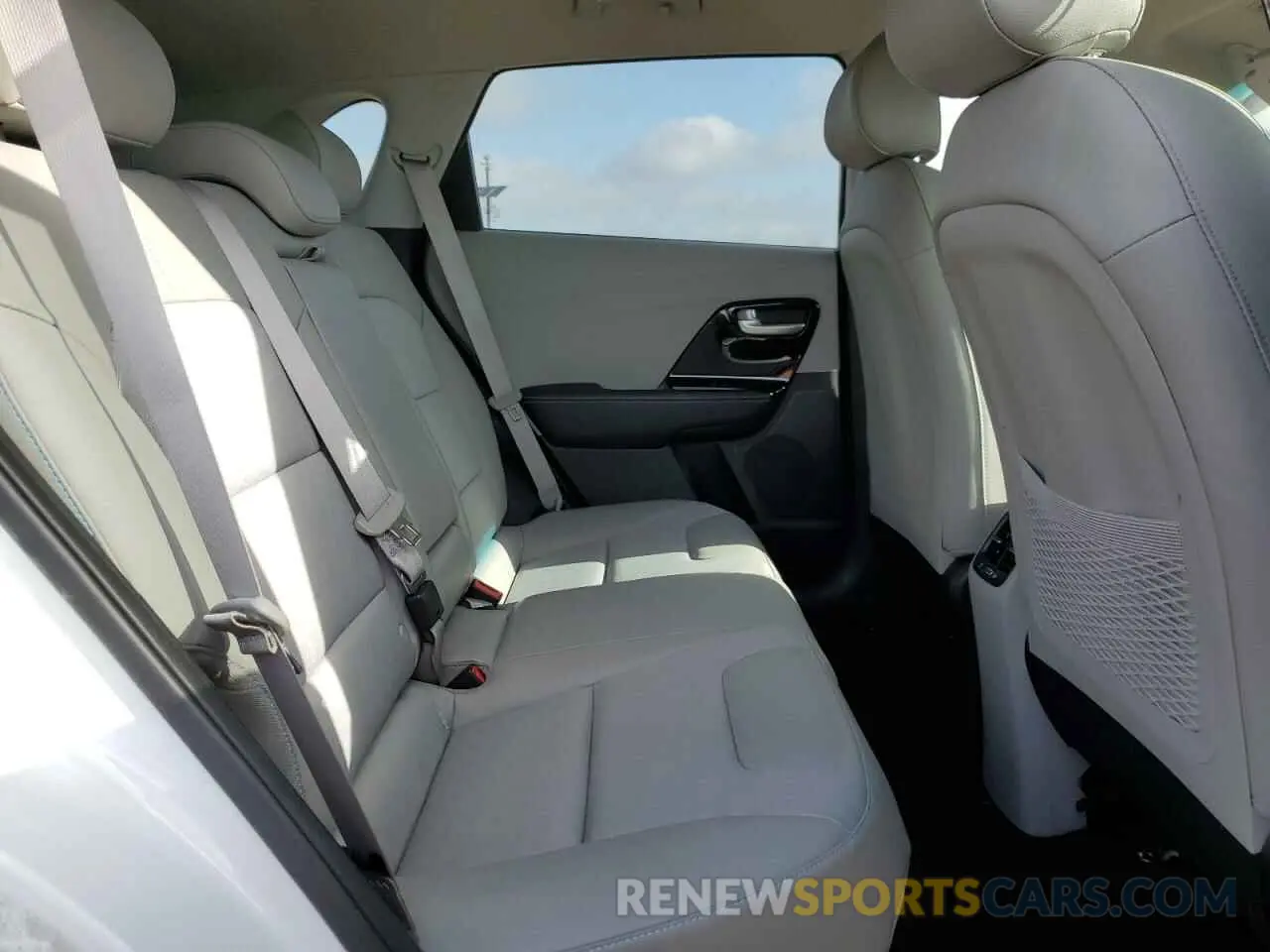 11 Photograph of a damaged car KNDCD3LD2K5258012 KIA NIRO 2019