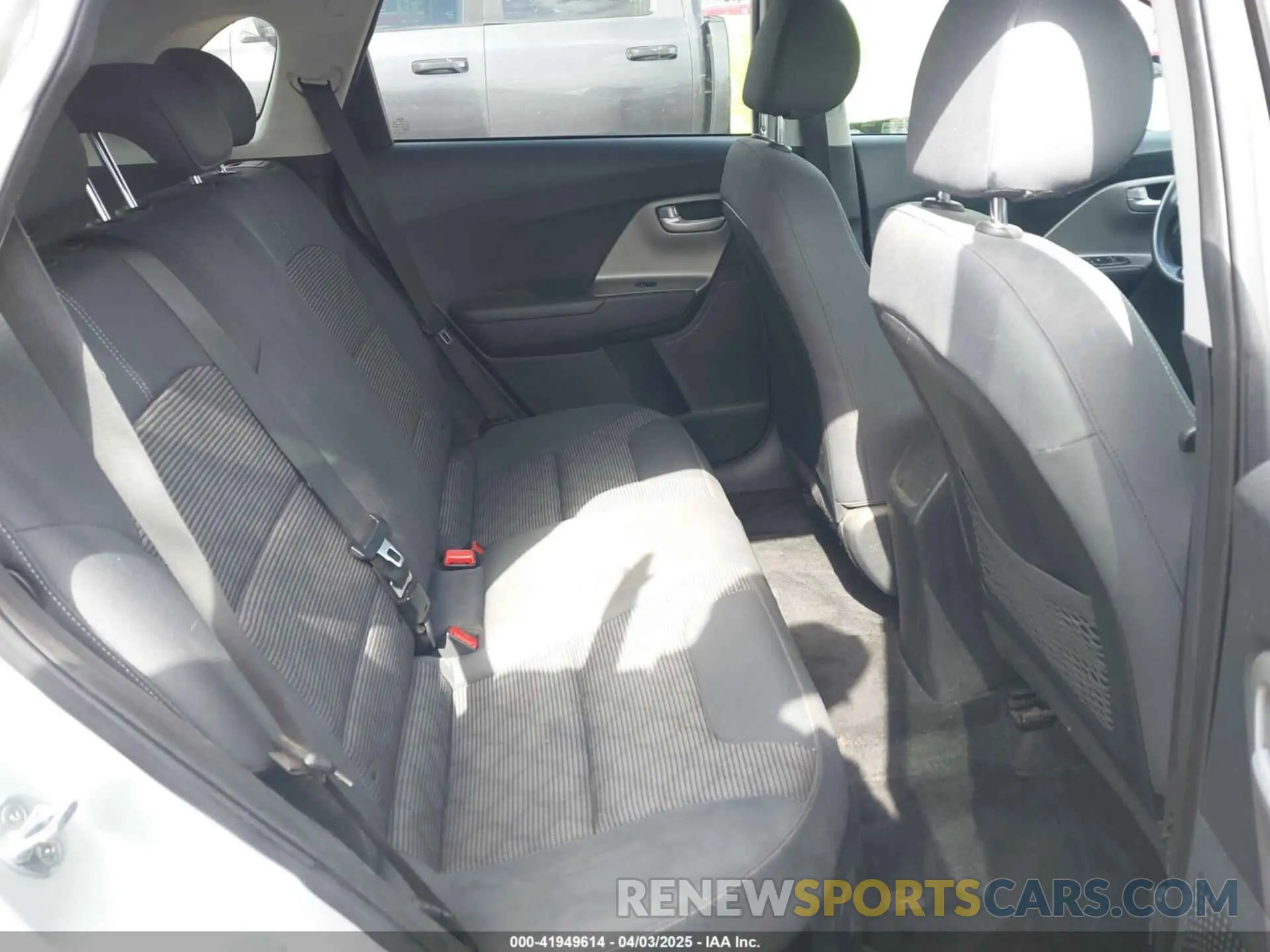 8 Photograph of a damaged car KNDCB3LC0L5371441 KIA NIRO 2020