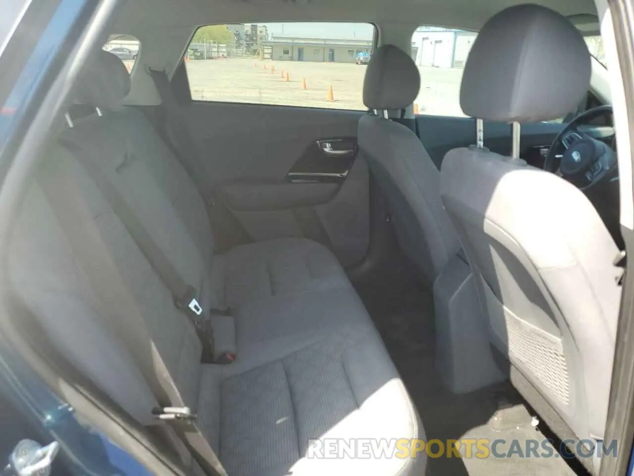 11 Photograph of a damaged car KNDCB3LC5L5451298 KIA NIRO 2020