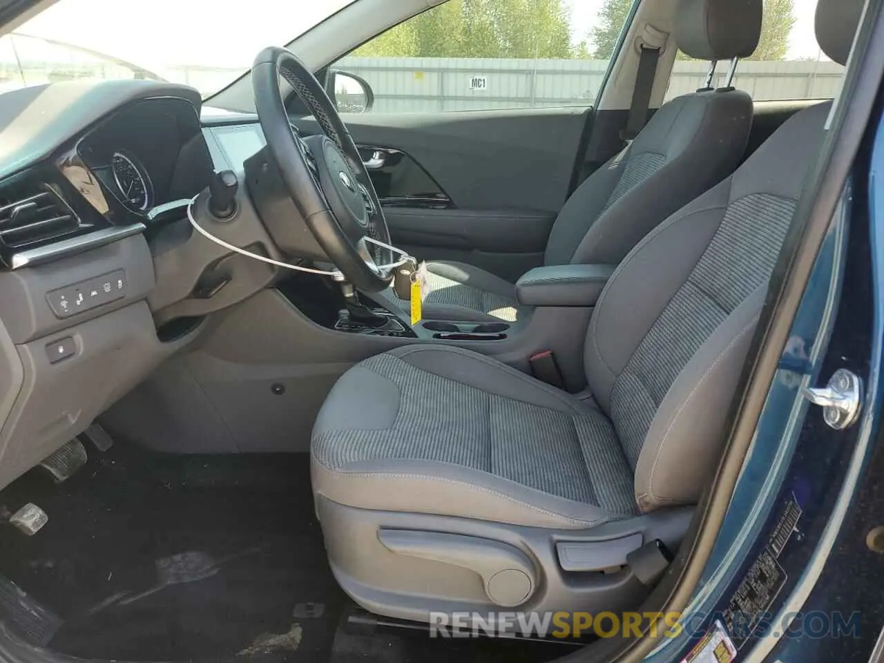 7 Photograph of a damaged car KNDCB3LC5L5451298 KIA NIRO 2020