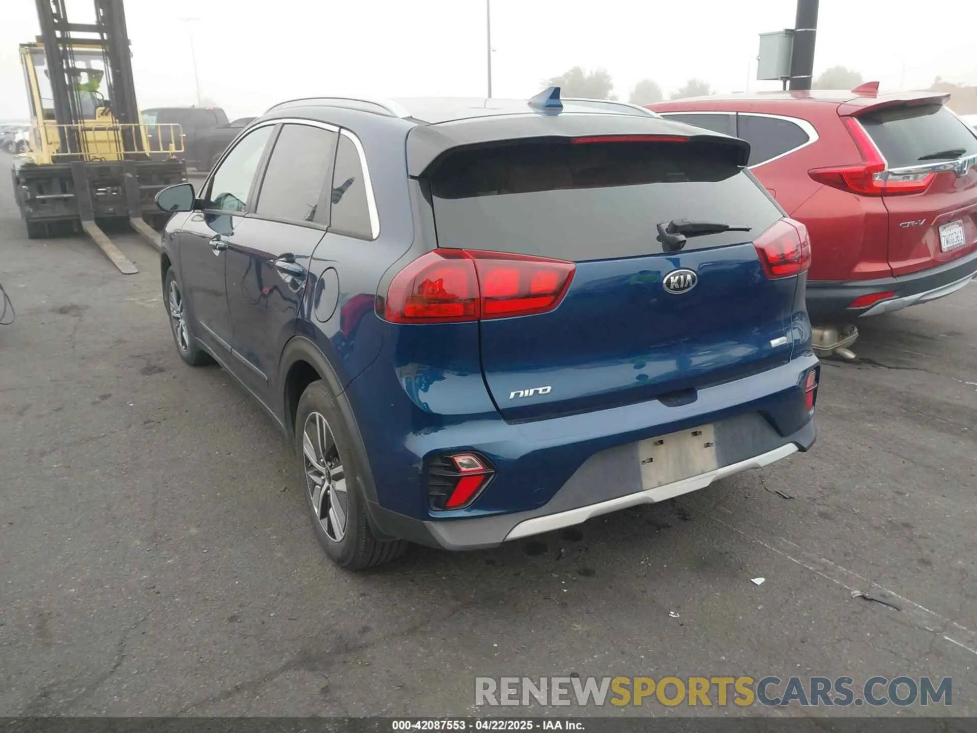 3 Photograph of a damaged car KNDCB3LC8L5443129 KIA NIRO 2020