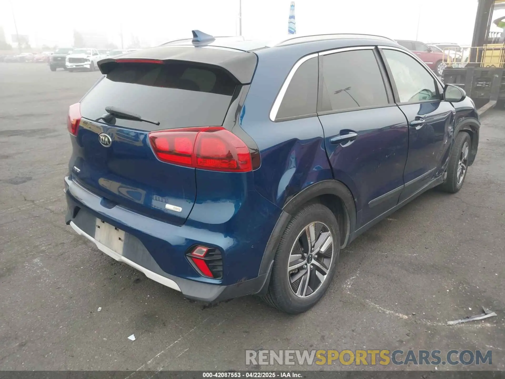 4 Photograph of a damaged car KNDCB3LC8L5443129 KIA NIRO 2020