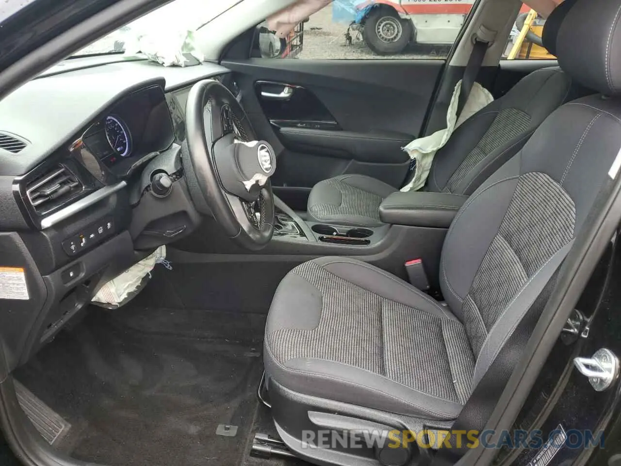 7 Photograph of a damaged car KNDCB3LCXL5392393 KIA NIRO 2020