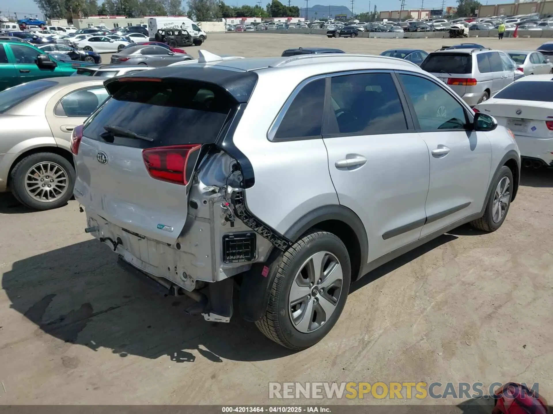 4 Фотография поврежденного автомобиля KNDCB3LCXL5397836 KIA NIRO 2020