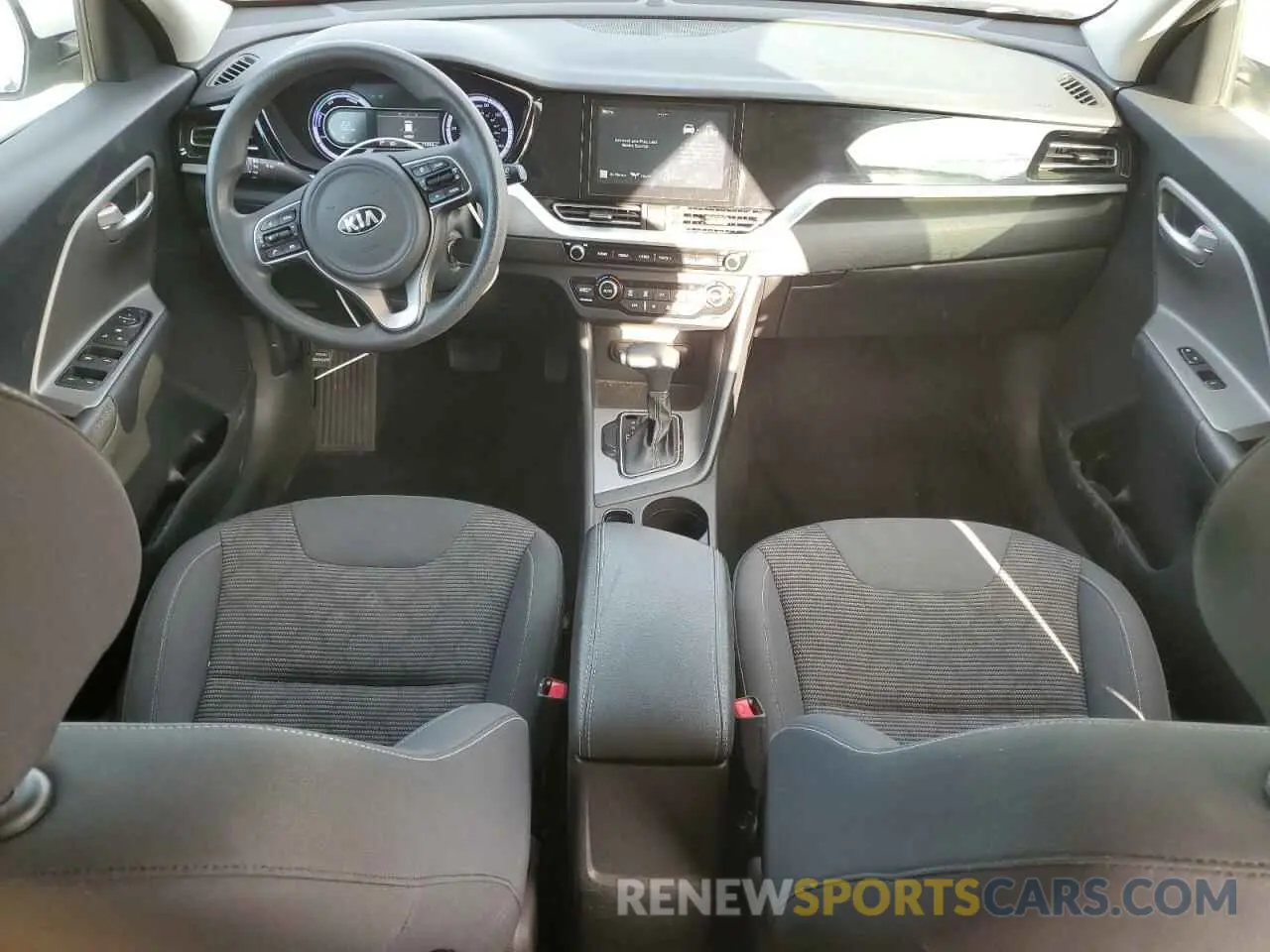 8 Photograph of a damaged car KNDCB3LCXL5423481 KIA NIRO 2020