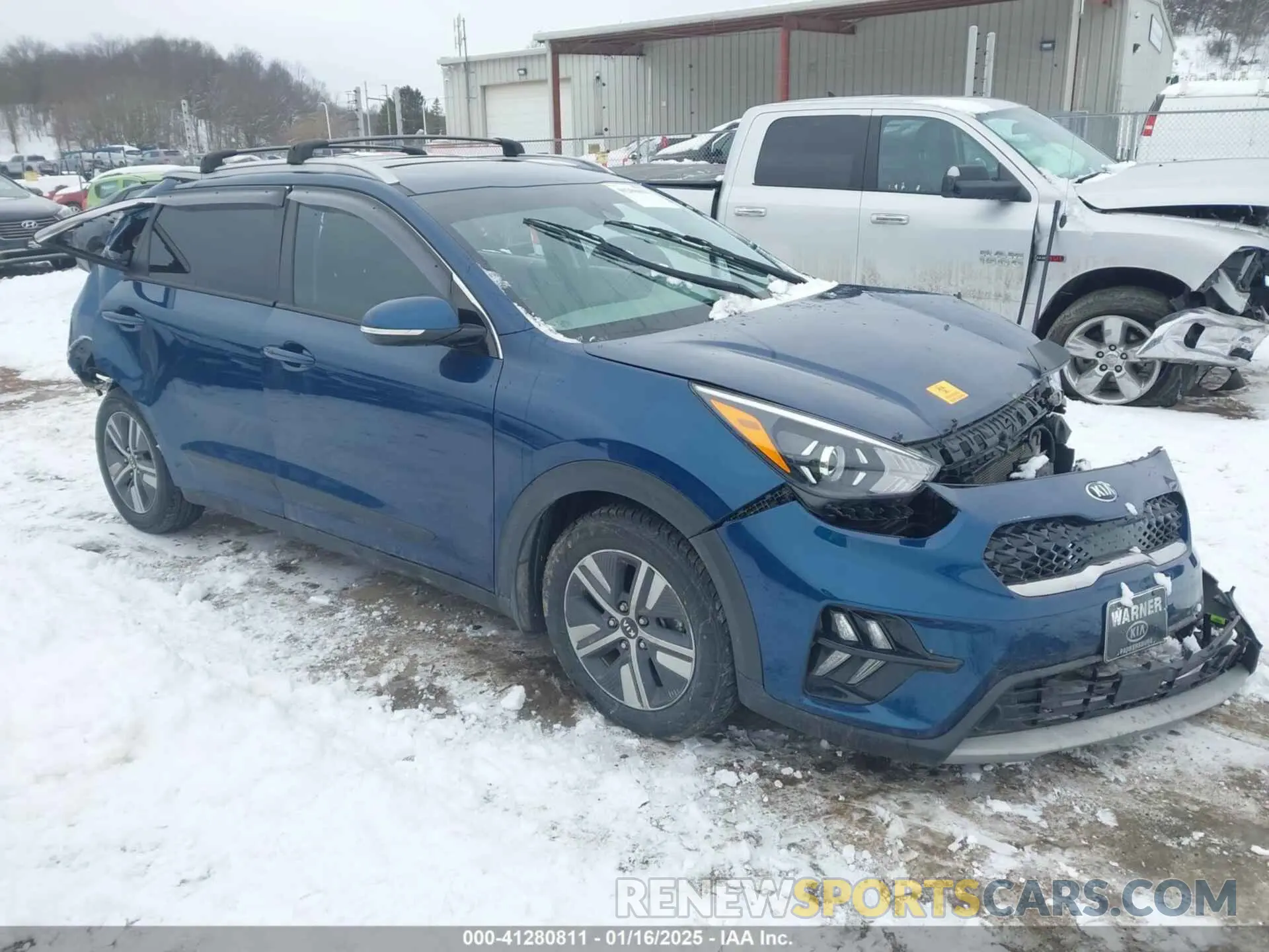 1 Photograph of a damaged car KNDCE3LC2L5366796 KIA NIRO 2020