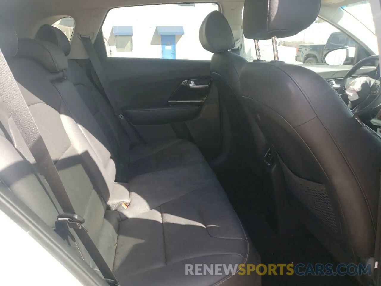 12 Photograph of a damaged car KNDCE3LC5L5440065 KIA NIRO 2020