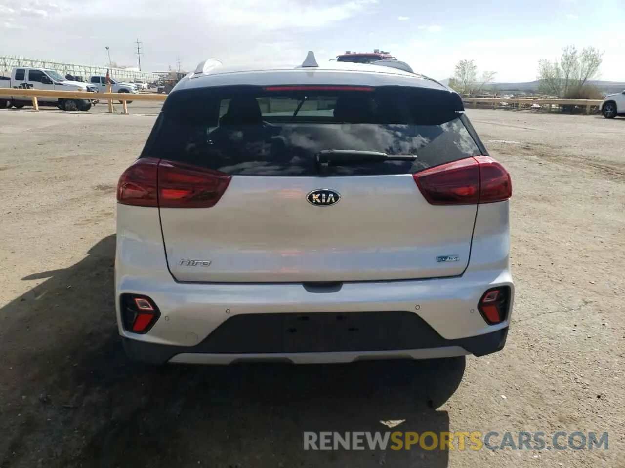 6 Photograph of a damaged car KNDCE3LC5L5440065 KIA NIRO 2020