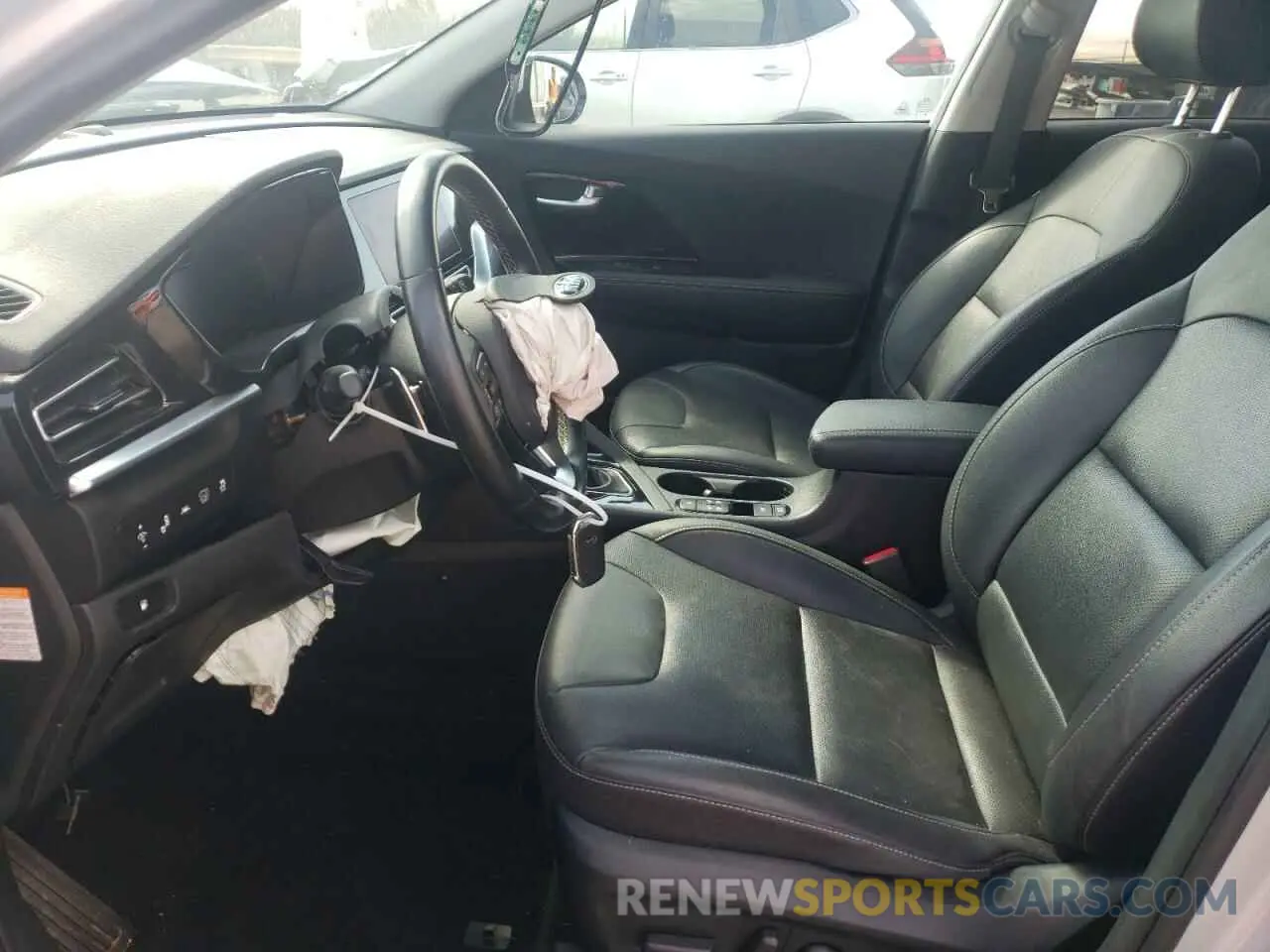 7 Photograph of a damaged car KNDCE3LC5L5440065 KIA NIRO 2020