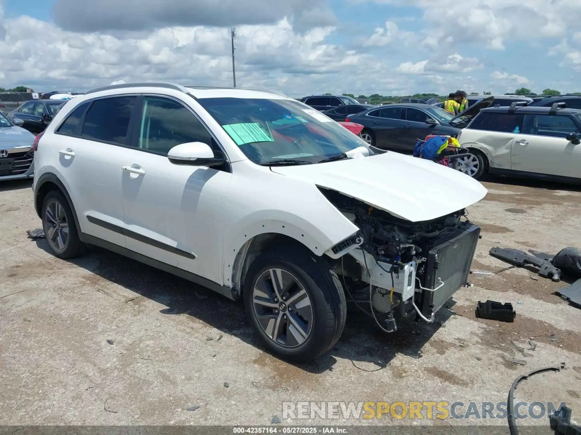 1 Photograph of a damaged car KNDCE3LC8L5438908 KIA NIRO 2020