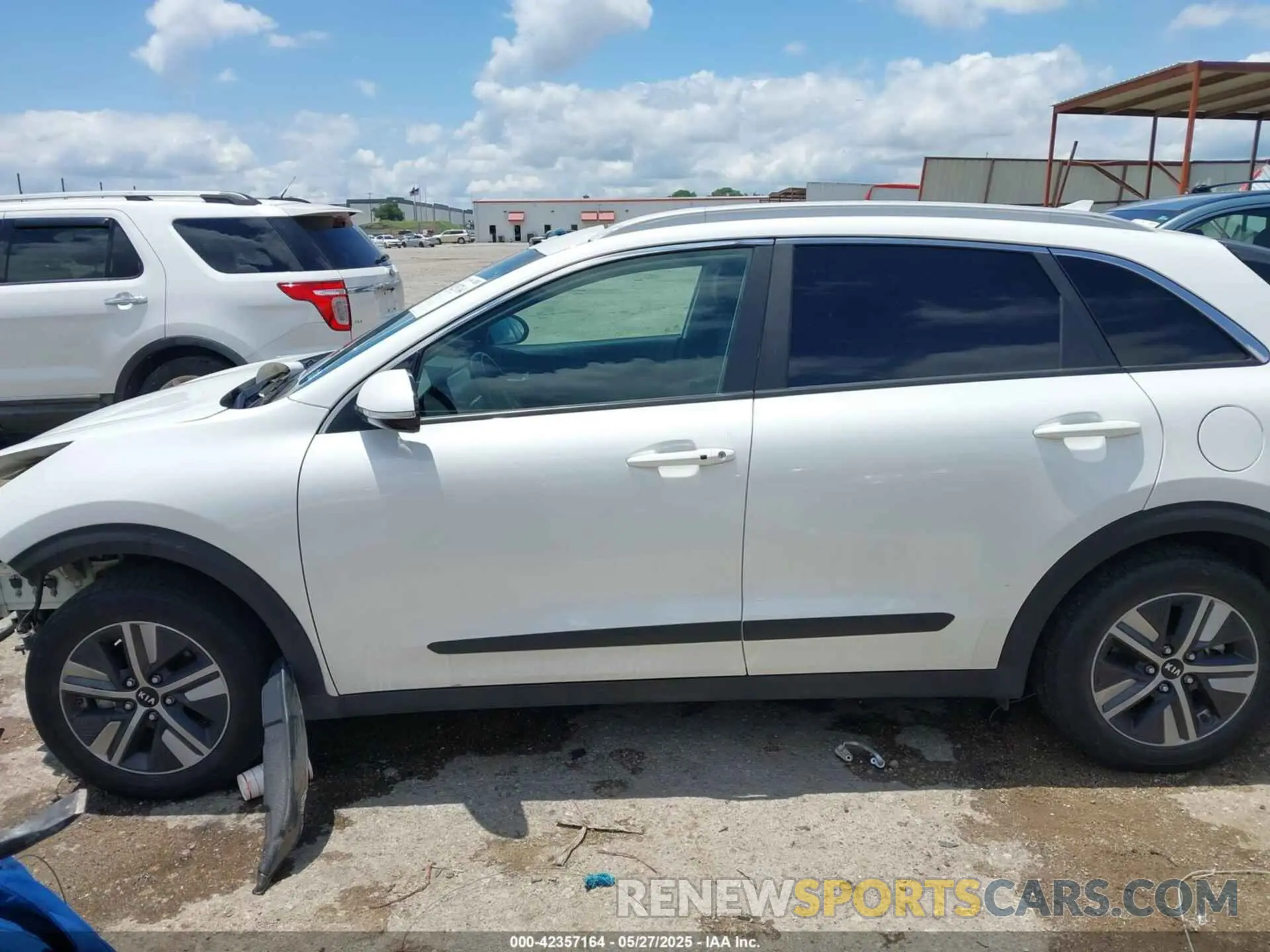14 Photograph of a damaged car KNDCE3LC8L5438908 KIA NIRO 2020
