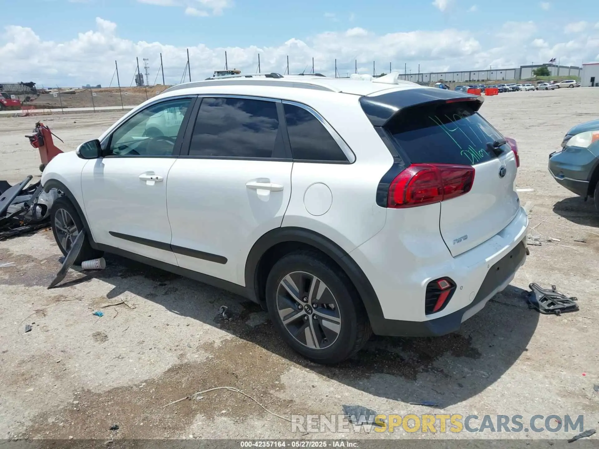 3 Photograph of a damaged car KNDCE3LC8L5438908 KIA NIRO 2020