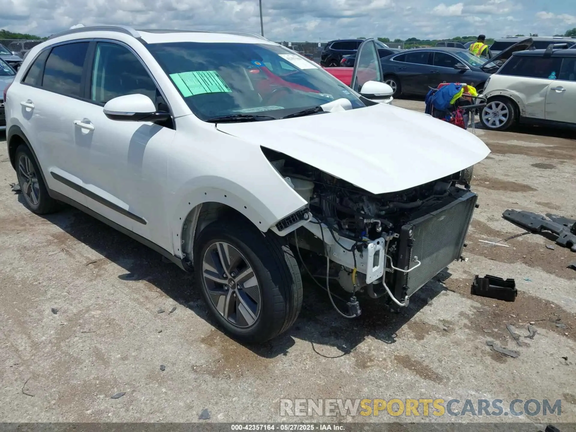 6 Photograph of a damaged car KNDCE3LC8L5438908 KIA NIRO 2020