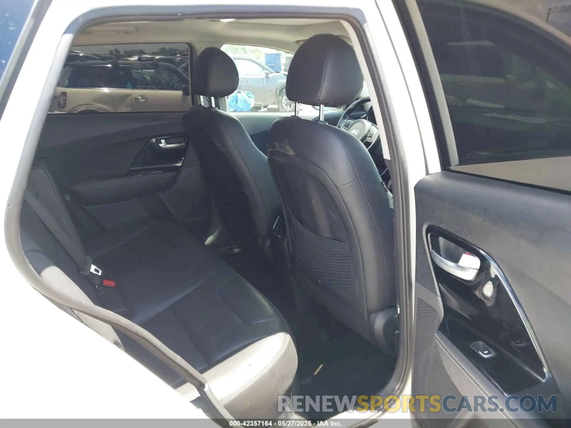 8 Photograph of a damaged car KNDCE3LC8L5438908 KIA NIRO 2020