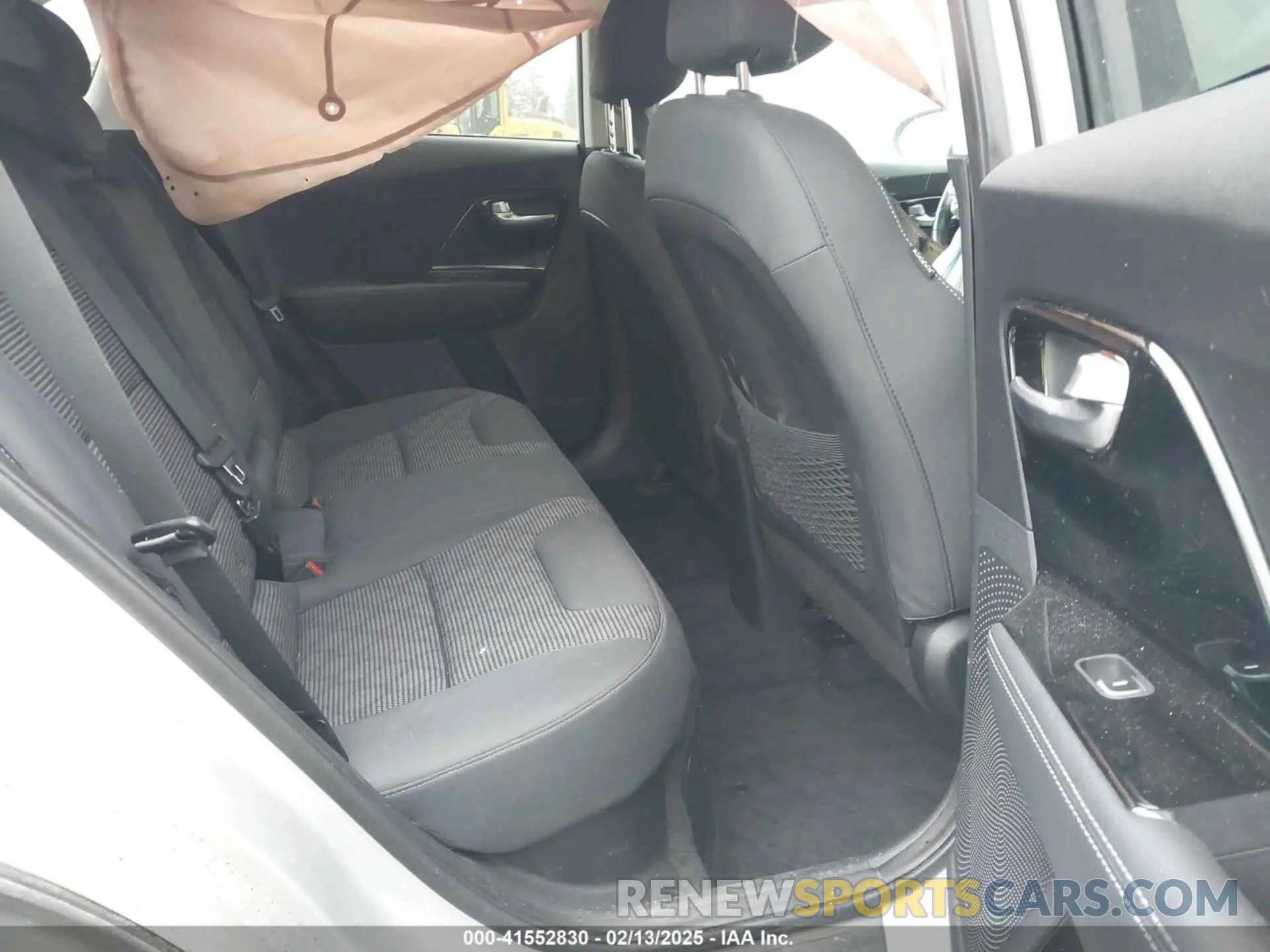 8 Photograph of a damaged car KNDCB3LC0M5471220 KIA NIRO 2021
