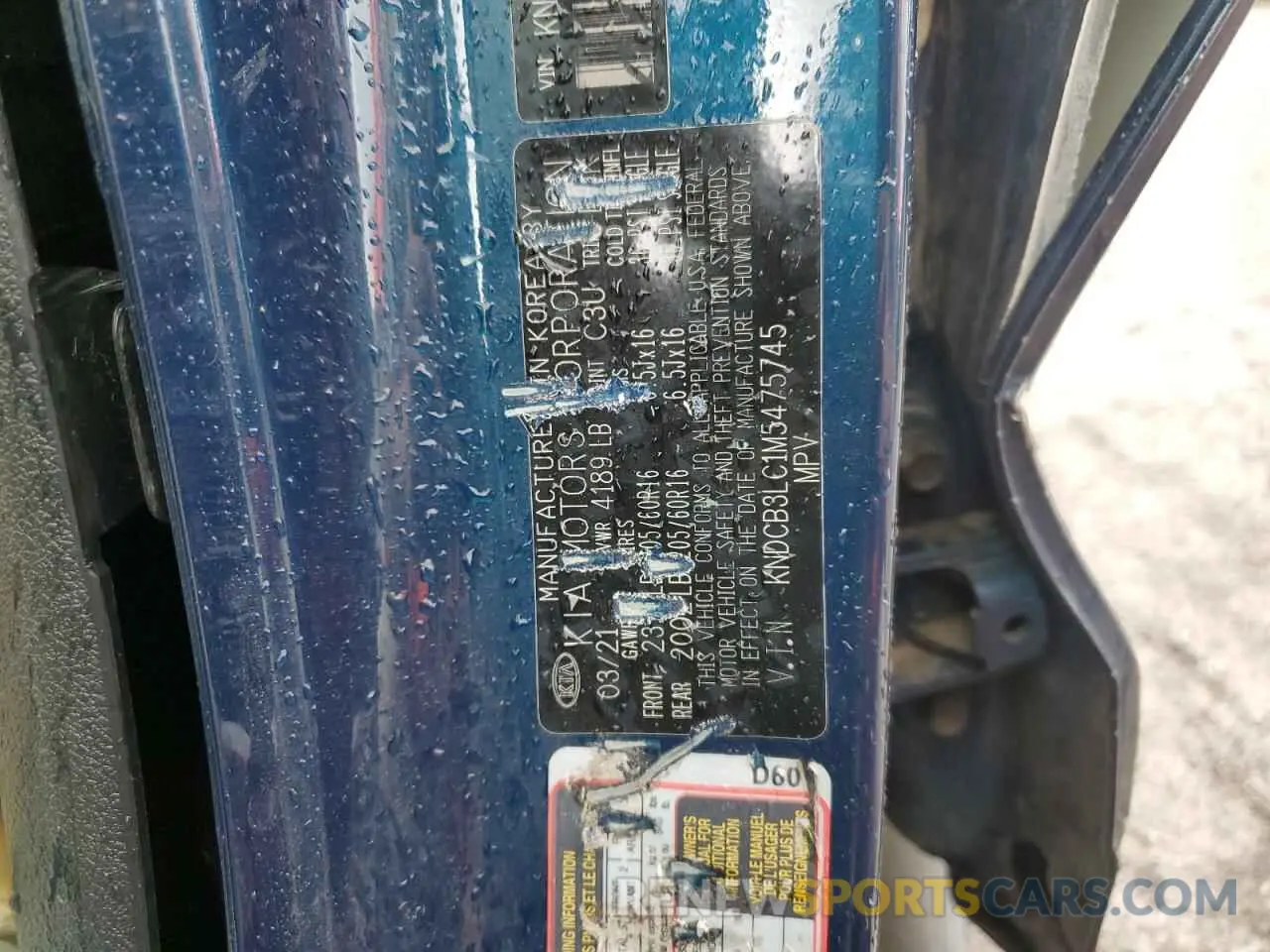 13 Photograph of a damaged car KNDCB3LC1M5475745 KIA NIRO 2021