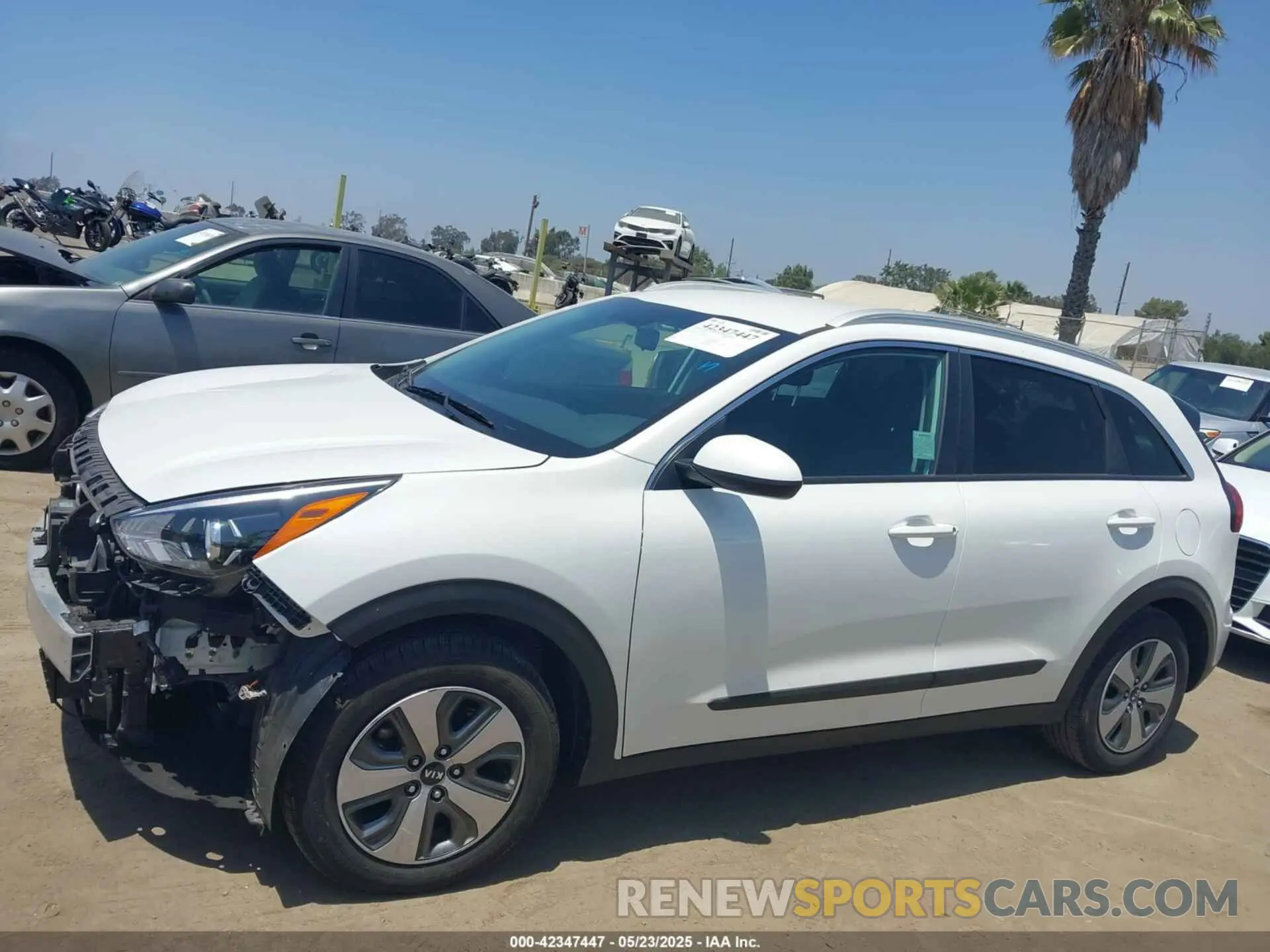 15 Photograph of a damaged car KNDCB3LC7M5465642 KIA NIRO 2021