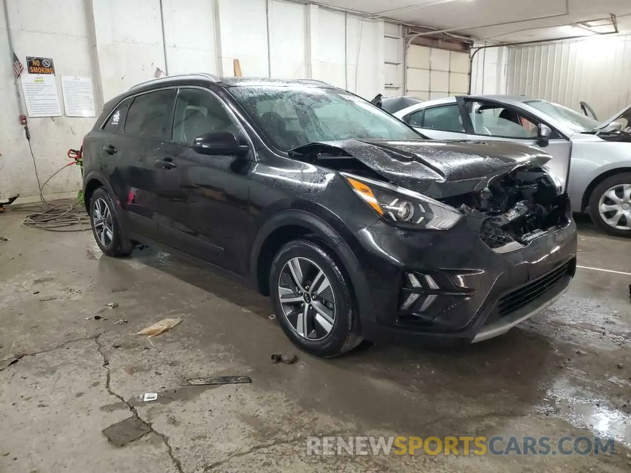 4 Photograph of a damaged car KNDCB3LC8M5462670 KIA NIRO 2021