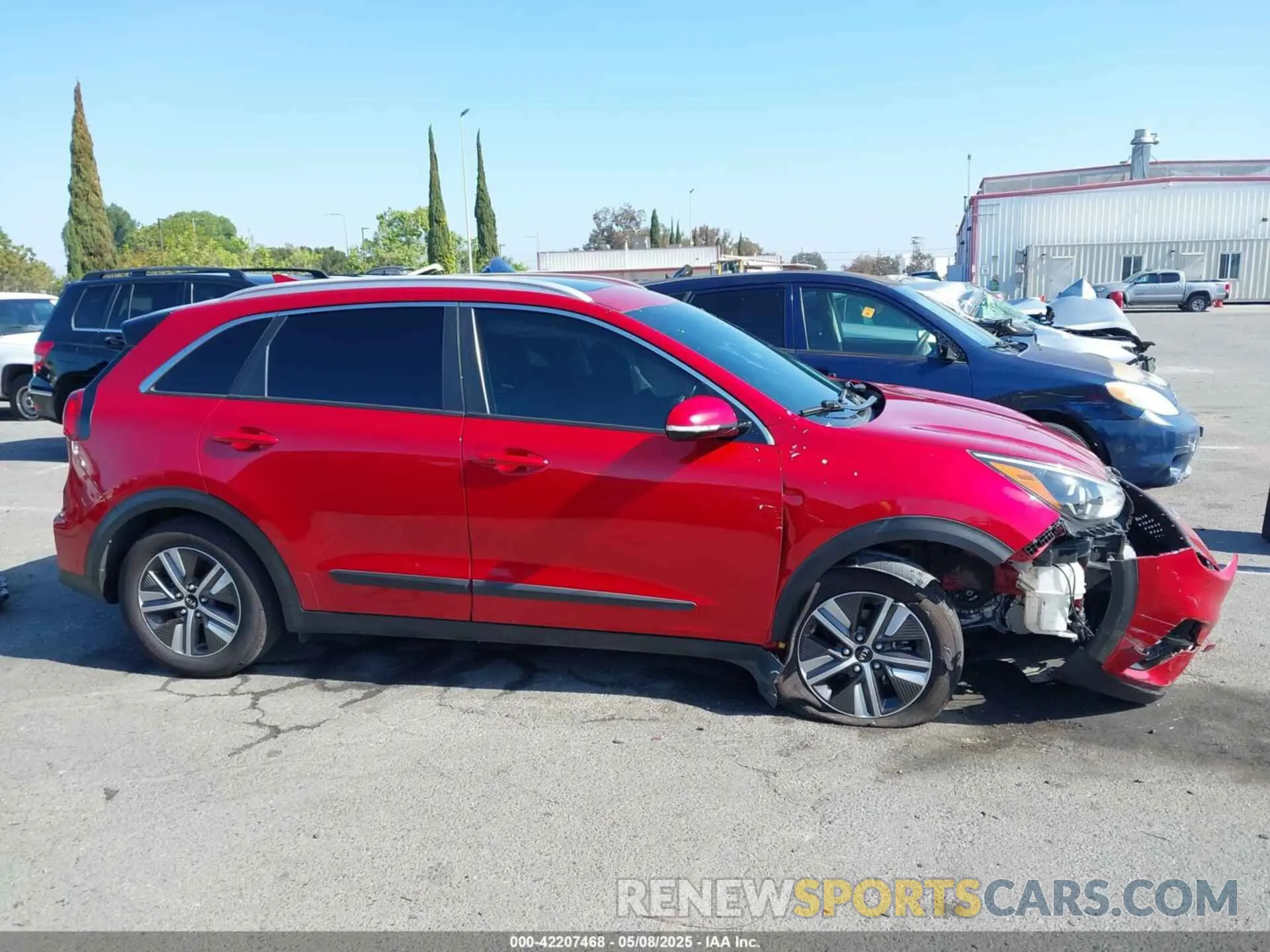 14 Photograph of a damaged car KNDCE3LC7M5465244 KIA NIRO 2021