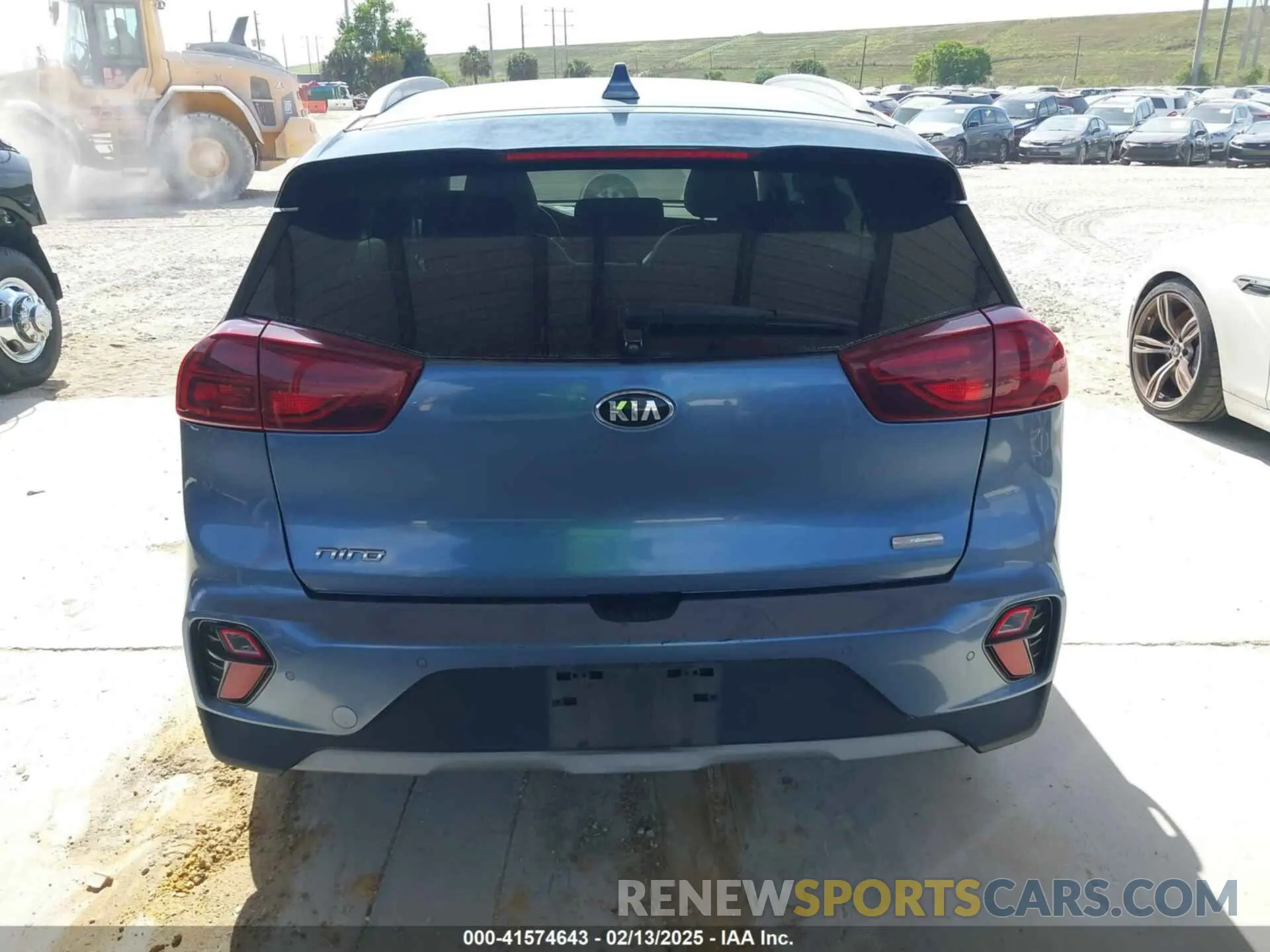 17 Photograph of a damaged car KNDCE3LCXM5481843 KIA NIRO 2021
